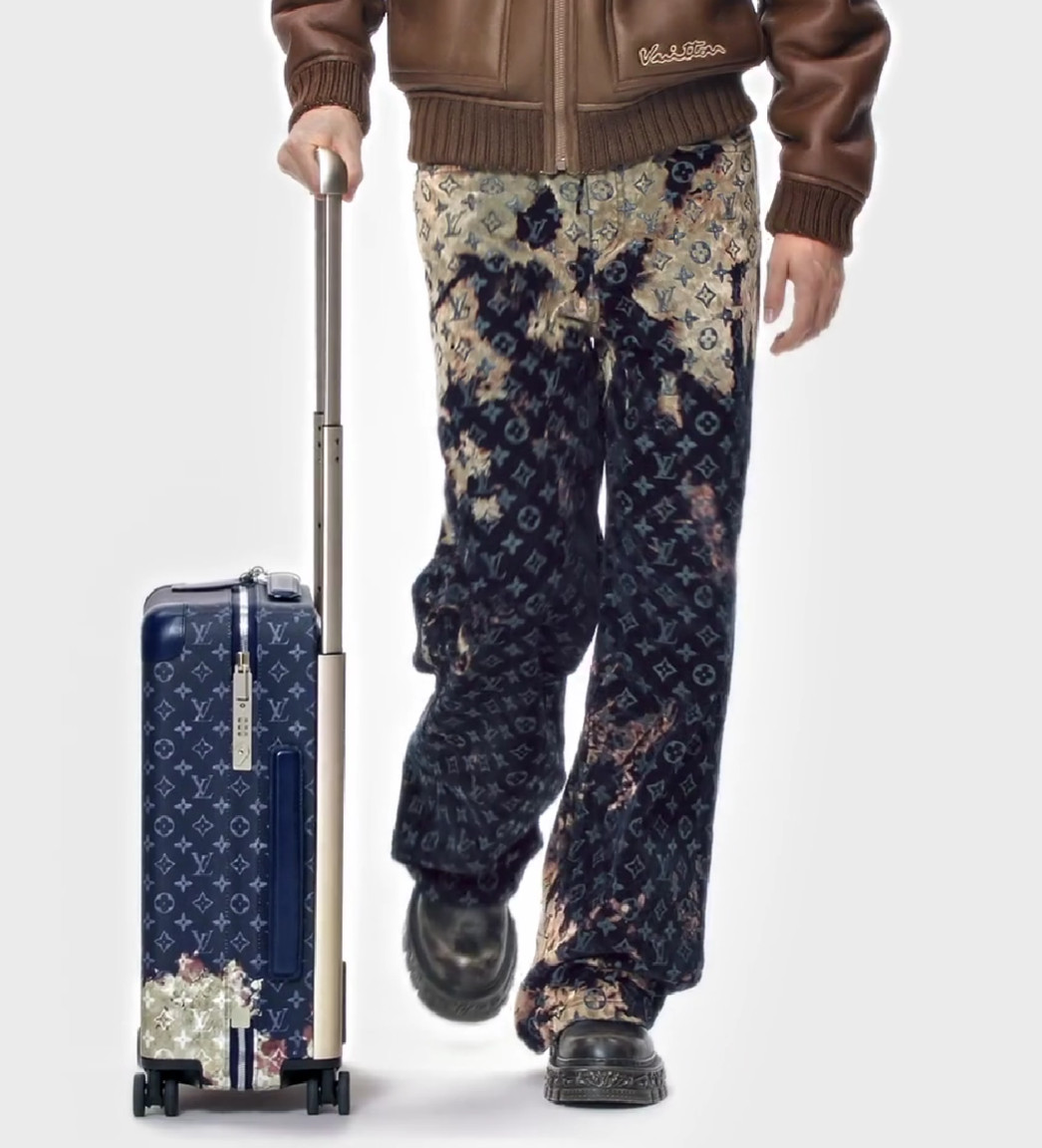 L0vis Vvtt0n Horizon 55 Blue 21.7in/55cm M10289