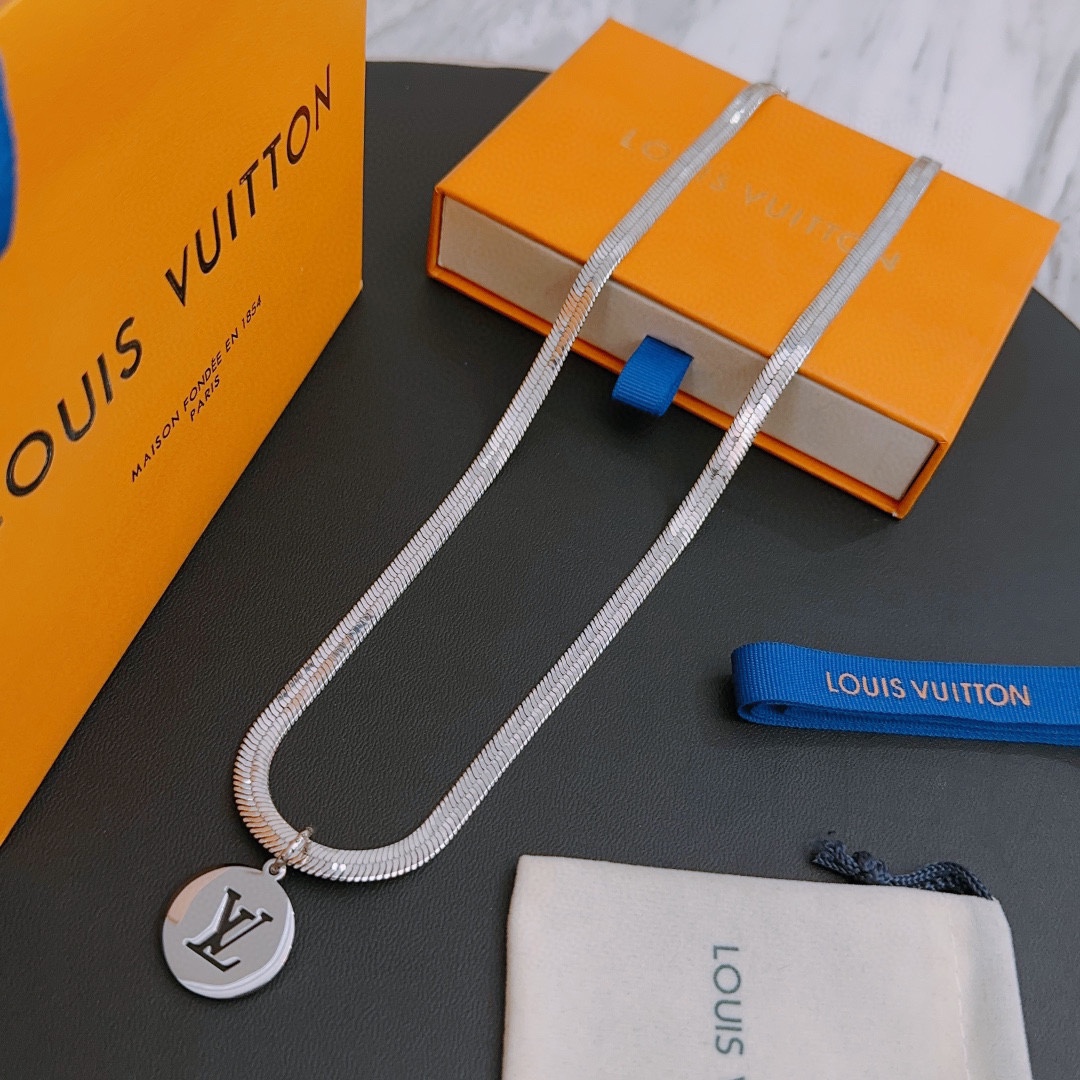 L0vis Vvtt0n Necklace Silver For Women