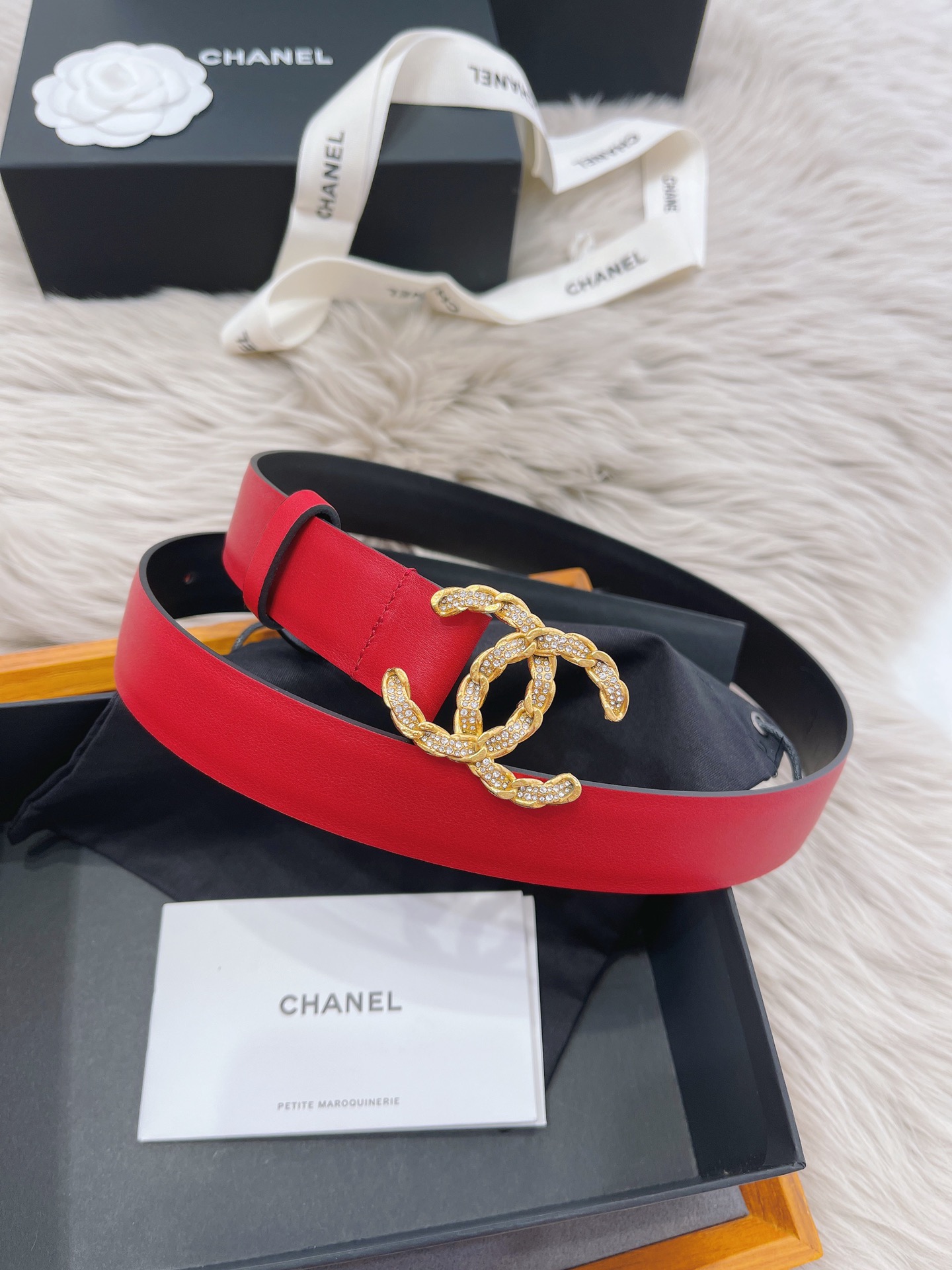 Ch**el Shiny Gold Tone Chain Interlocking C Belt Red For Women