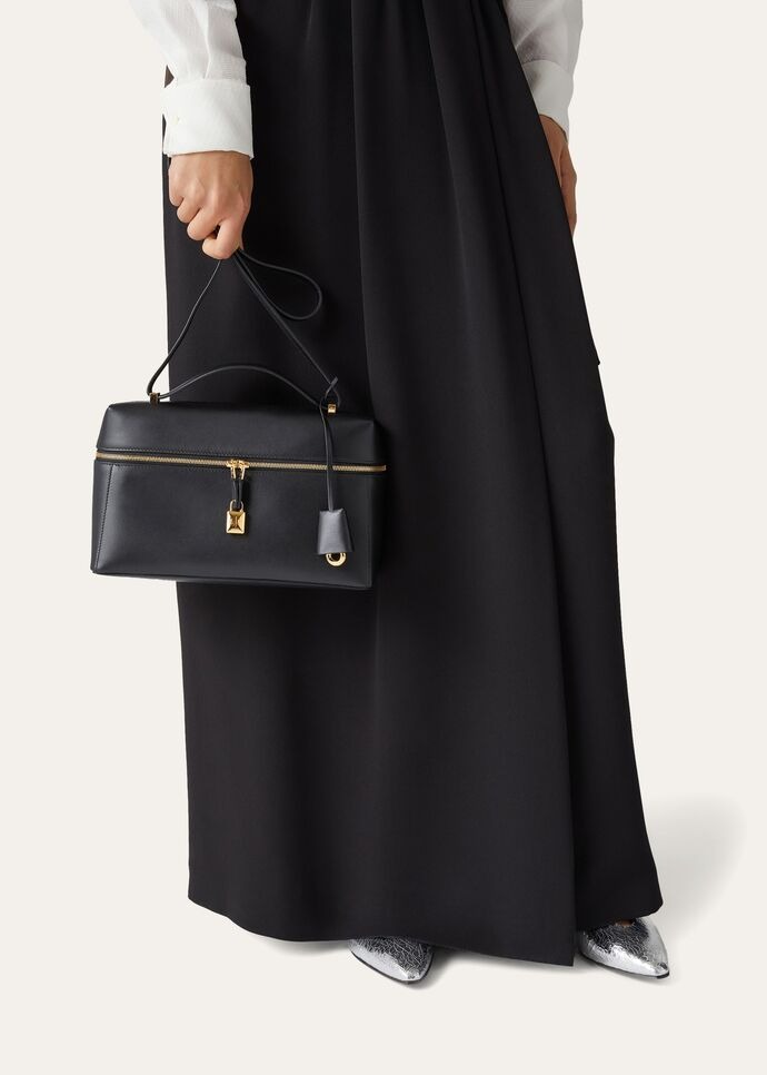 [True-to-ORIGINAL] L0r0 P1ana Extra Bag L27 Black For Women 10.6 in/ 27 cm FAN3462 8000