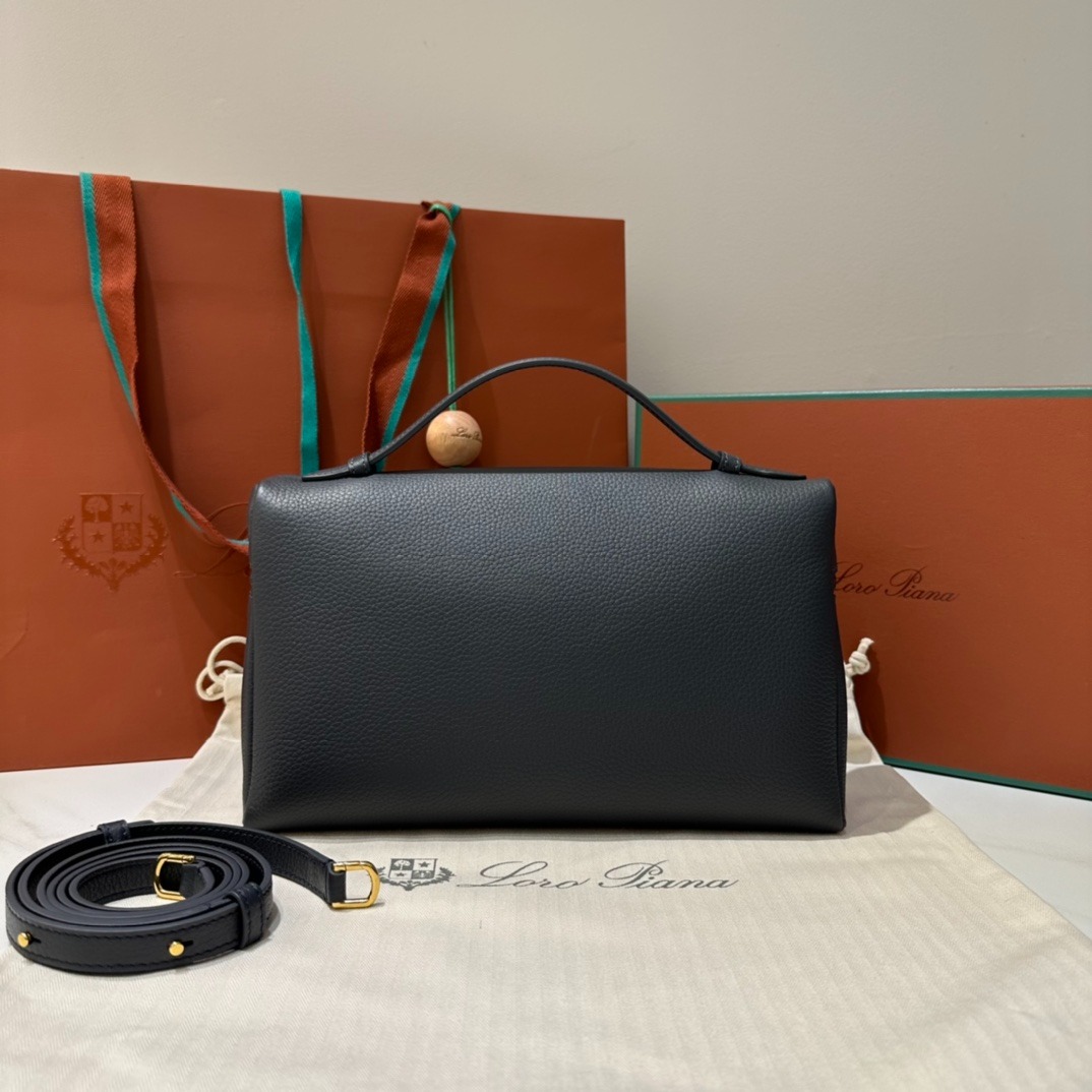 [True-to-ORIGINAL] L0r0 P1ana Extra Pocket L27 Bag Navy Blue For Women 10.6in/27cm FAN4043 W000