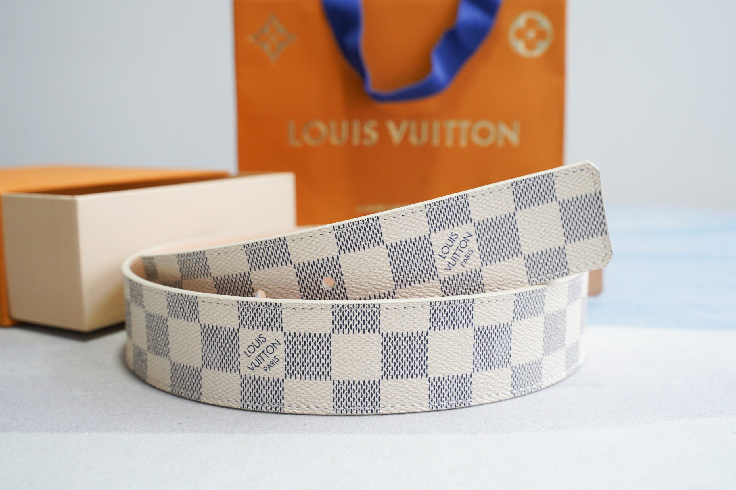 L0vis Vvtt0n LV Initiales Damier Azur Canvas Belt Grey For Women M9609U