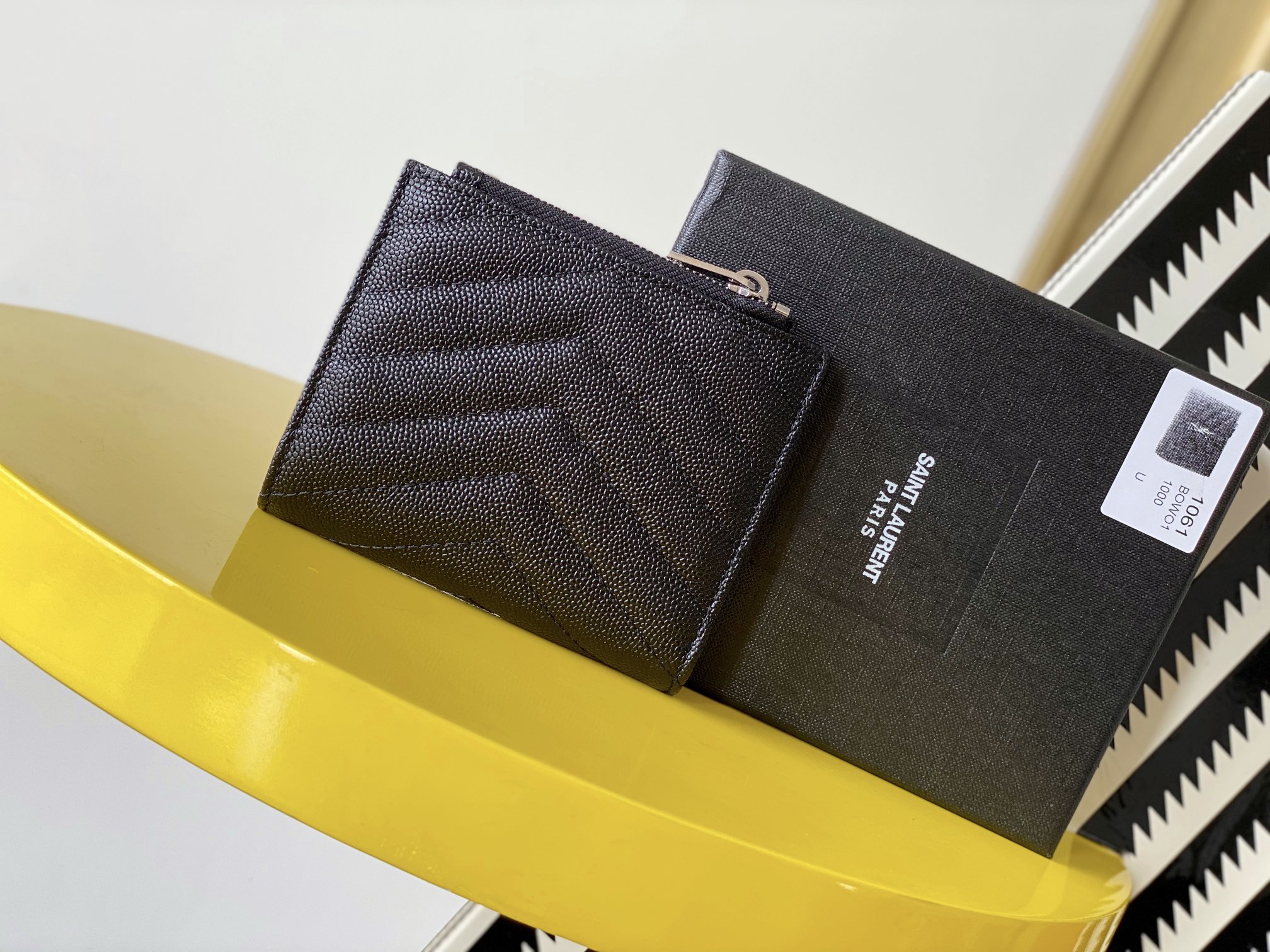 Sa1nt Lau*nt Cassandre Matelaseé Bi-Fold Wallet Black For Women 4.1in/10.5cm 575879BOW021000 Y51