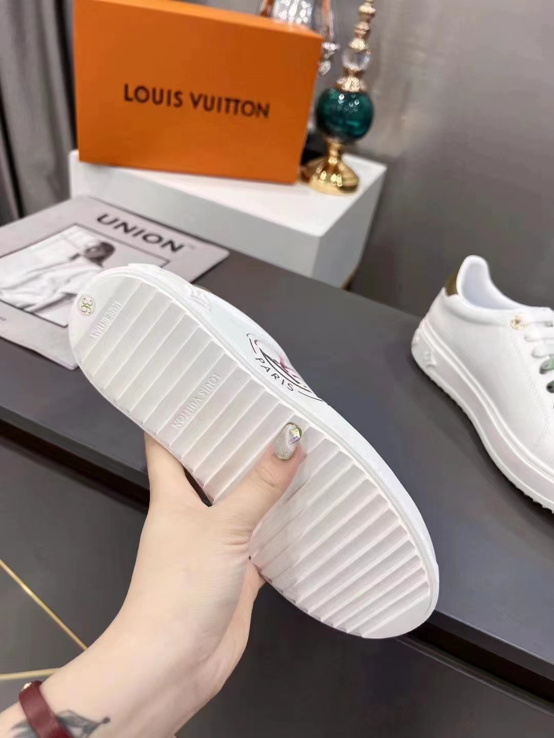 L0vis Vvtt0n Women’s Time Out Sneaker Khaki Green For Women LV 1AA1C3