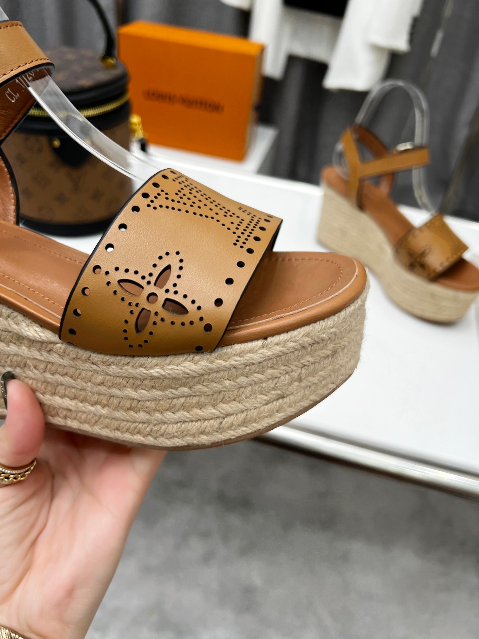 L0vis Vvtt0n Women’s Starboard Wedge Sandal Brown For Women LV 1A9PLN