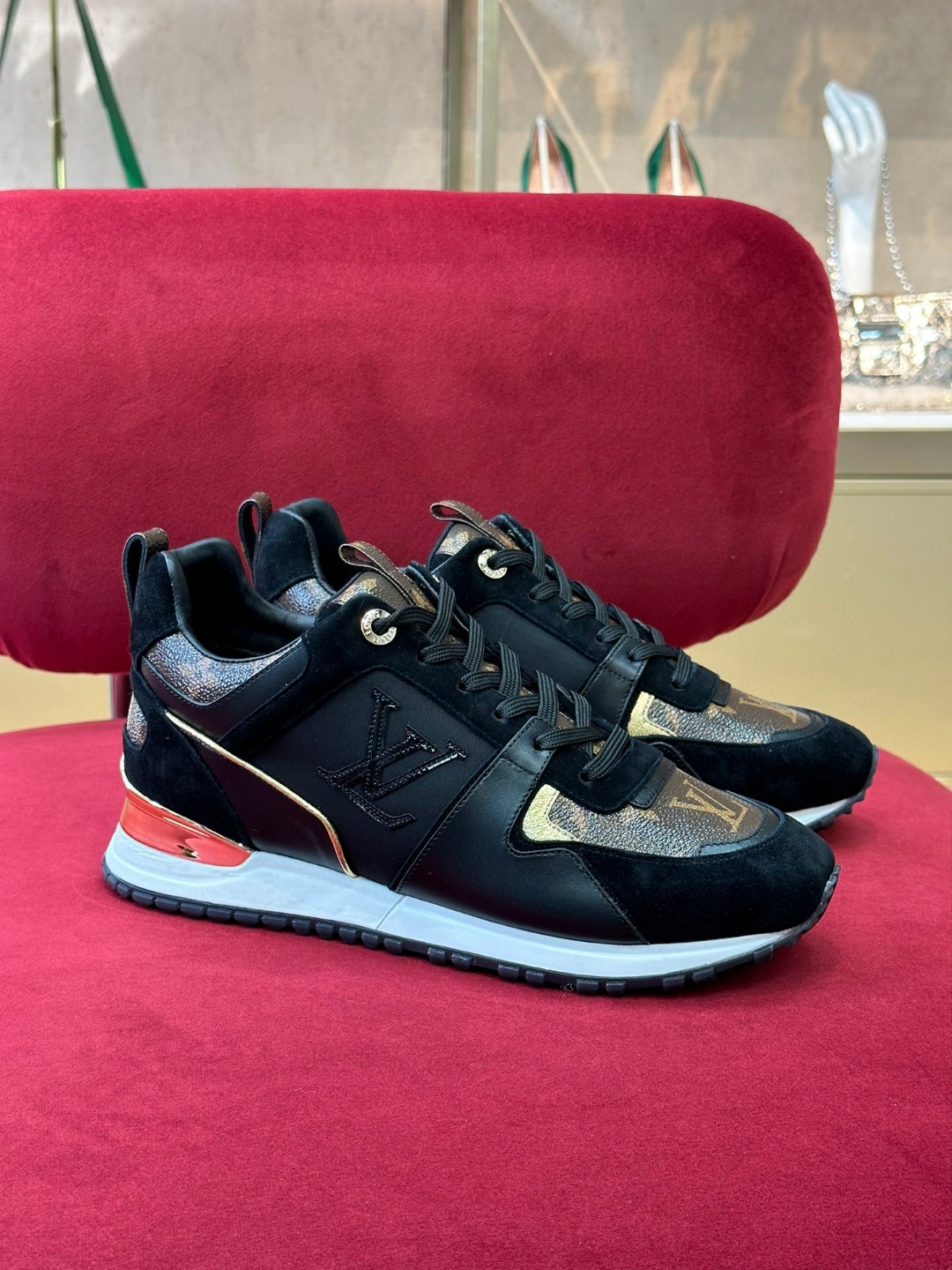 L0vis Vvtt0n Run Away Sneaker Black For Women 1AAP3E