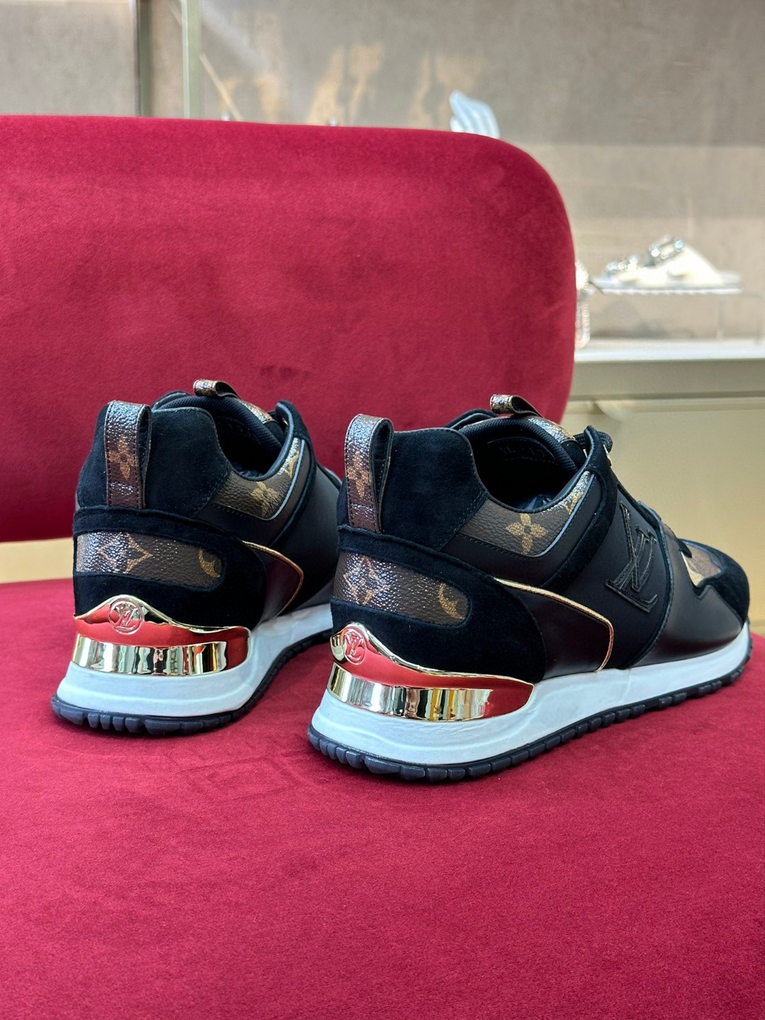 L0vis Vvtt0n Run Away Sneaker Black For Women 1AAP3E