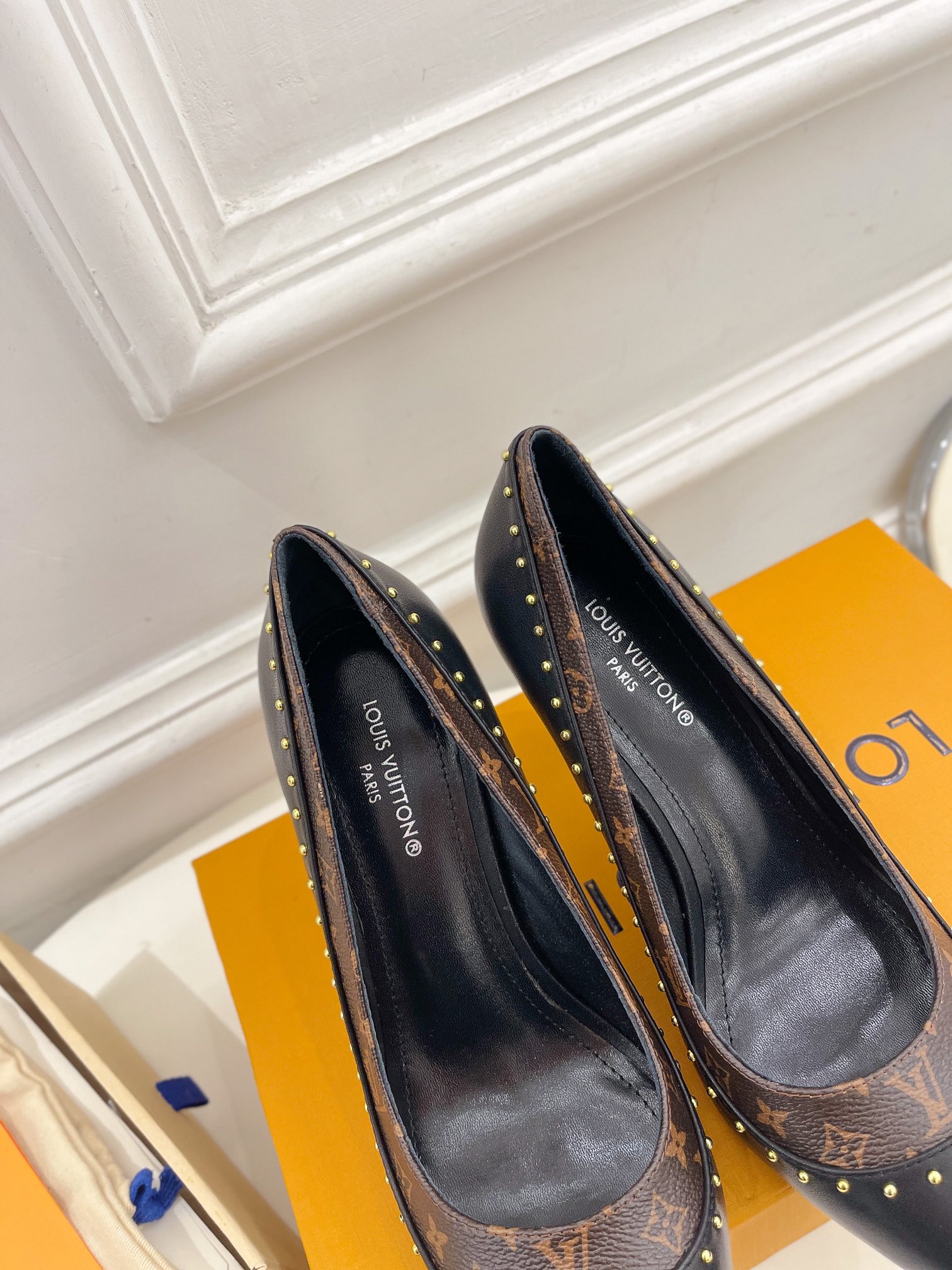 L0vis Vvtt0n Signature Pump Black For Women 9.5/3.7in 1AACFB