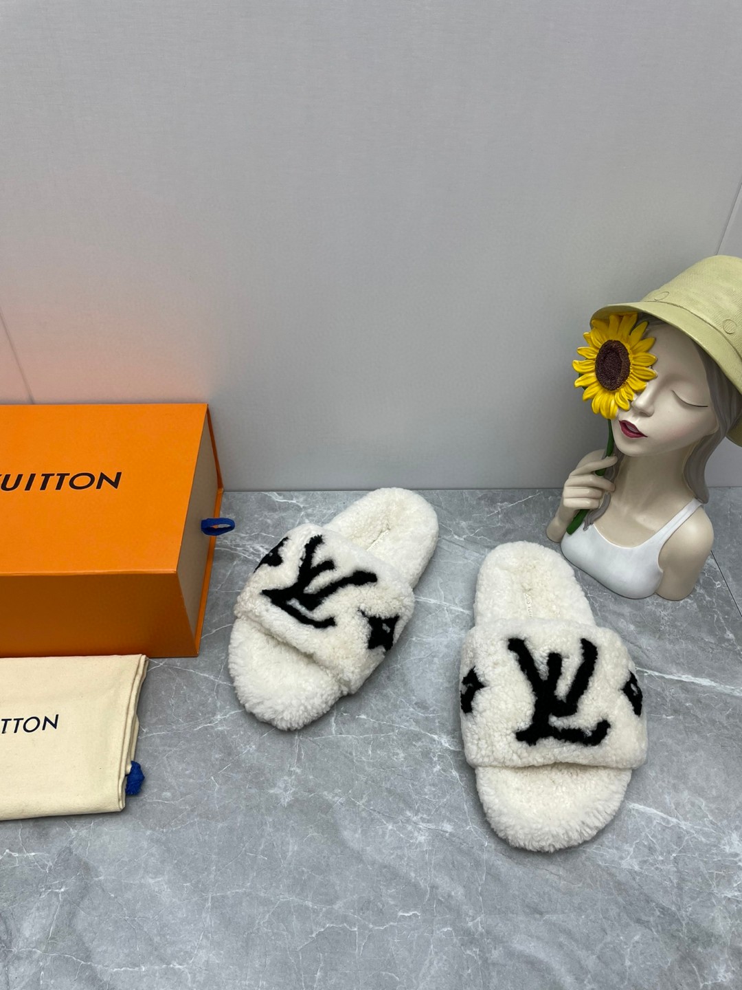 L0vis Vvtt0n Paseo Flat Comfort Mule White For Women