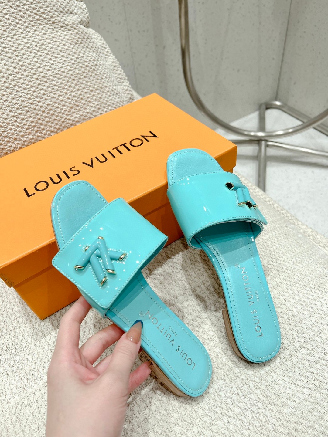 L0vis Vvtt0n Shake Flat Mule Jade Green For Women