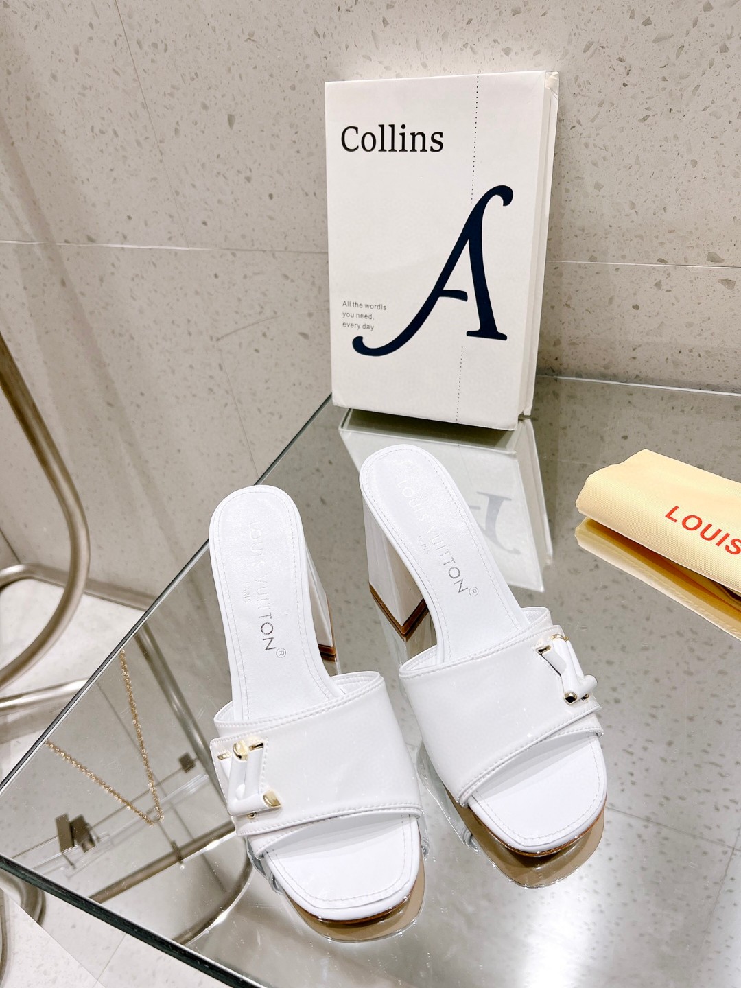 L0vis Vvtt0n Shake Mule White For Women