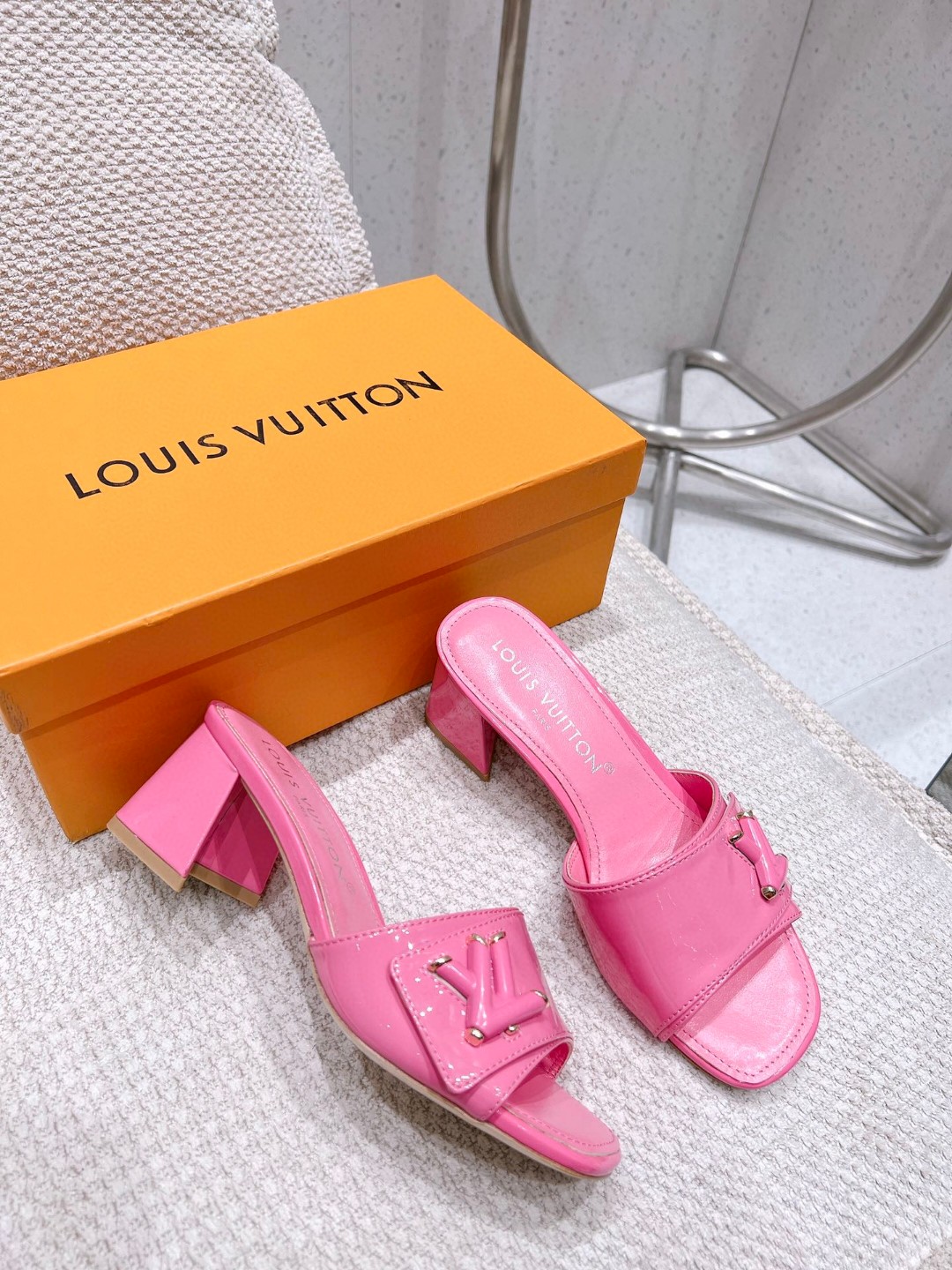 L0vis Vvtt0n Shake Mule Pink For Women