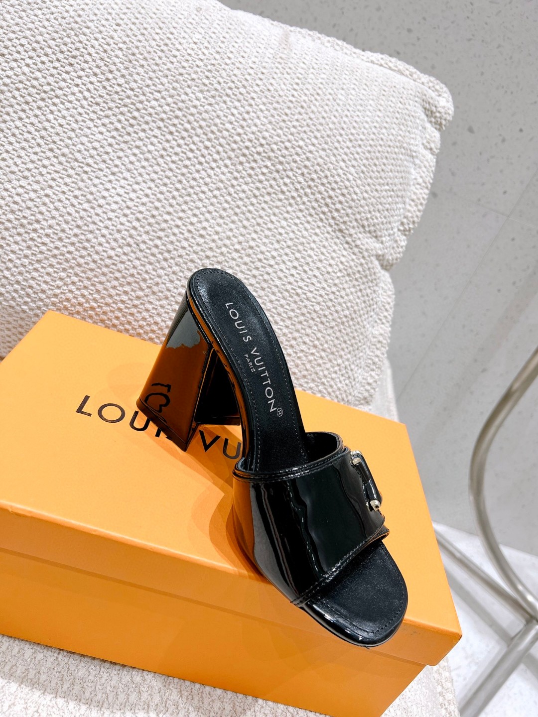 L0vis Vvtt0n Shake Mule Black For Women