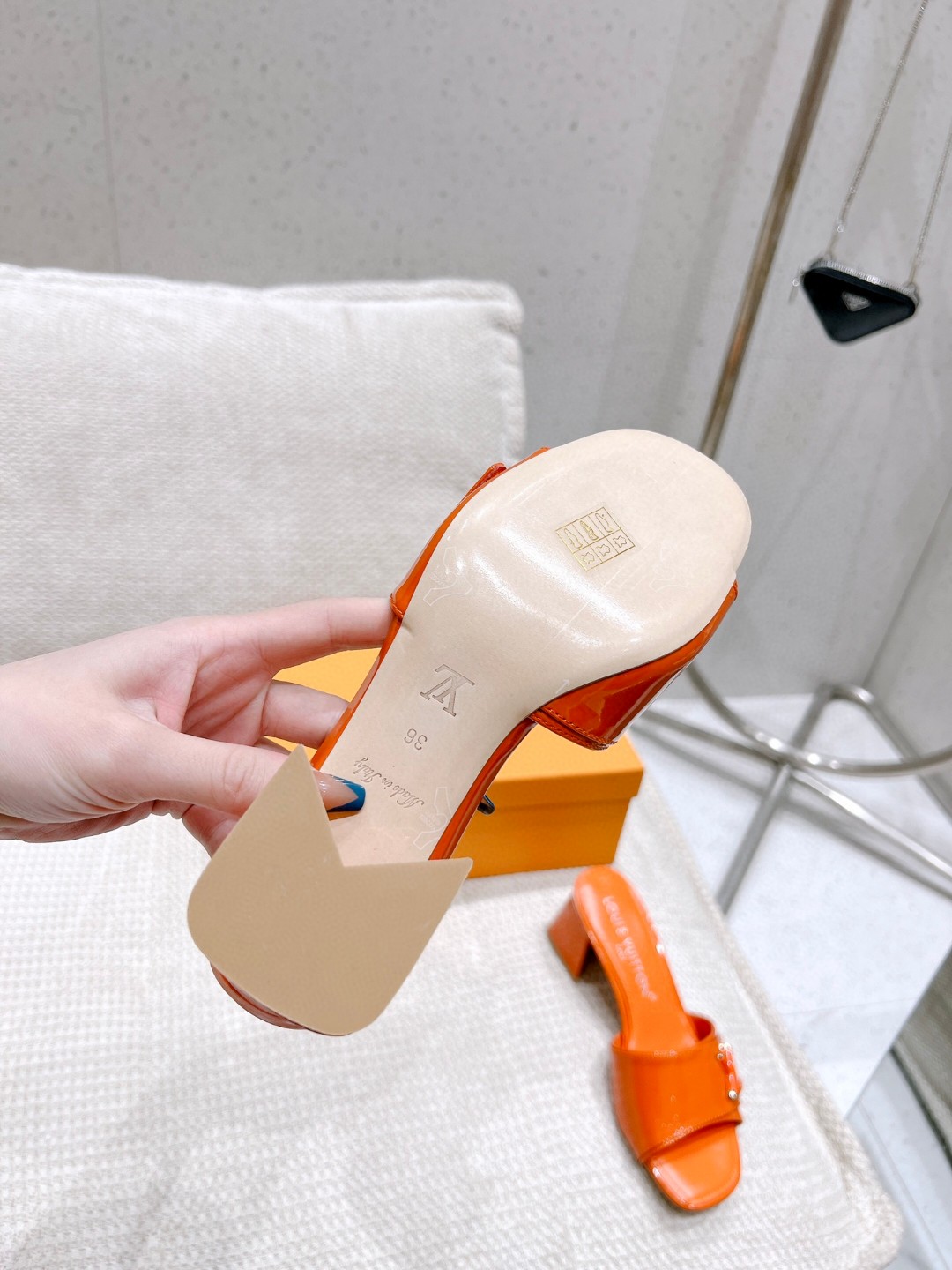 L0vis Vvtt0n Shake Mule Orange For Women