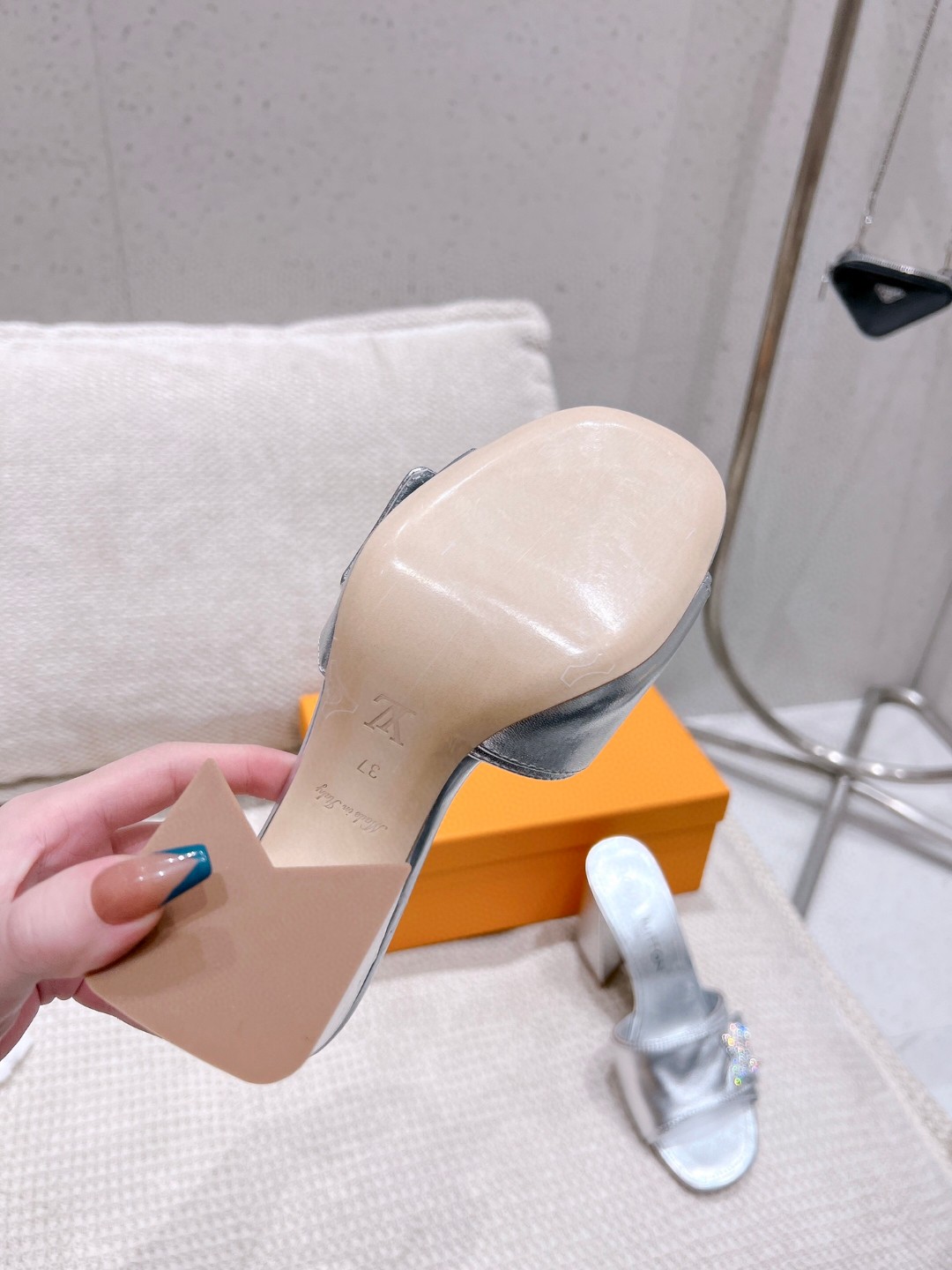 L0vis Vvtt0n Shake Mule Silver For Women 1AB1K9