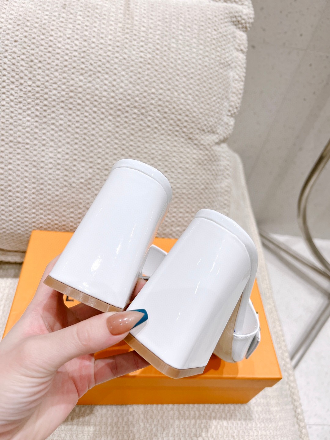 L0vis Vvtt0n Shake Mule White For Women