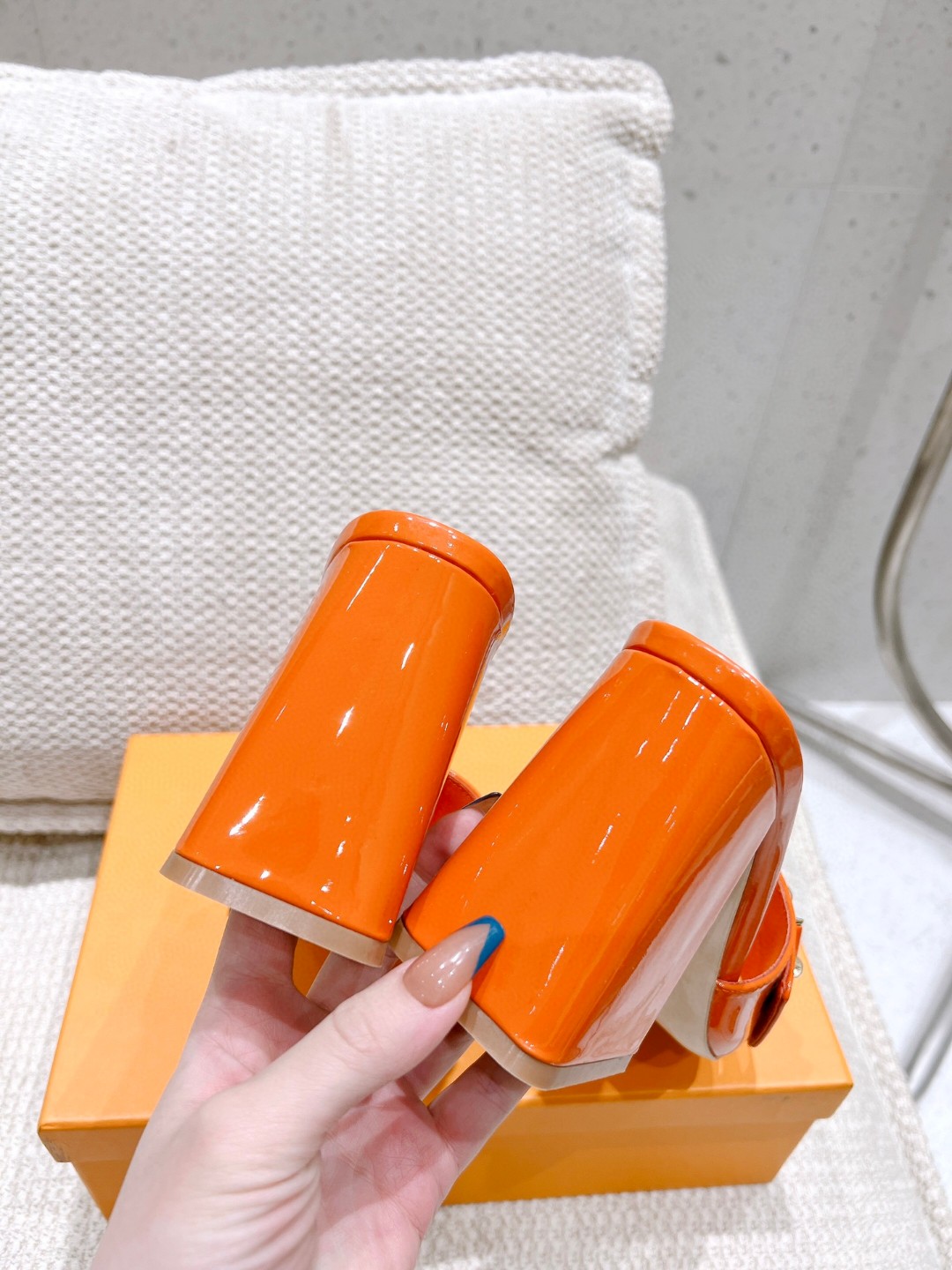 L0vis Vvtt0n Shake Mule Orange For Women