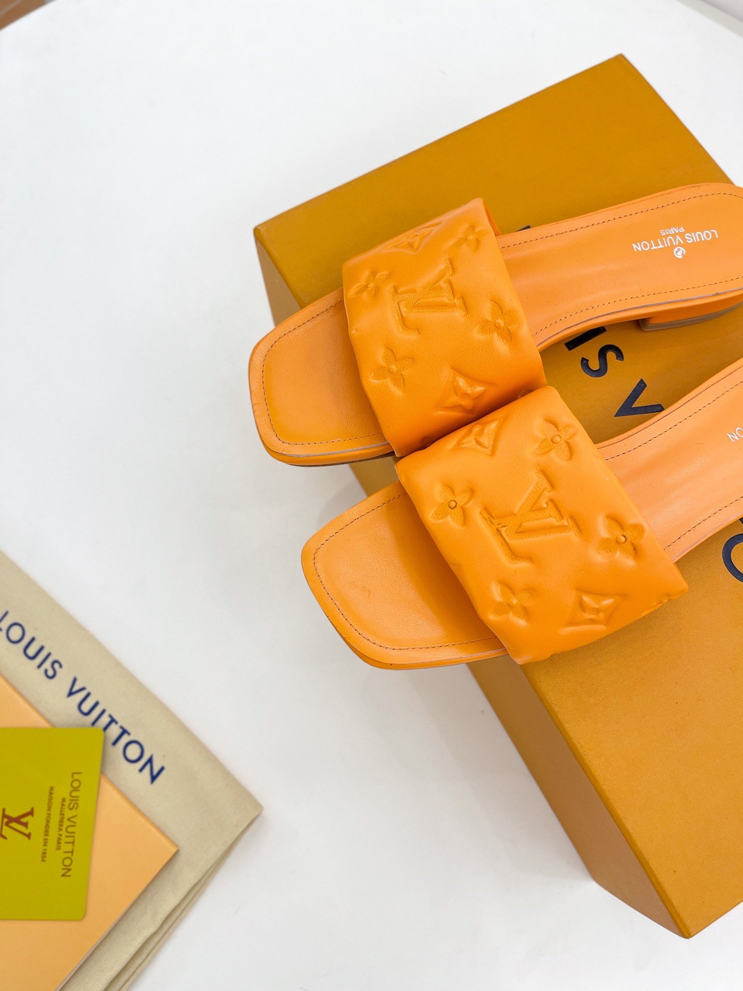 L0vis Vvtt0n Women’s Revival Flat Mule Orange For Women LV