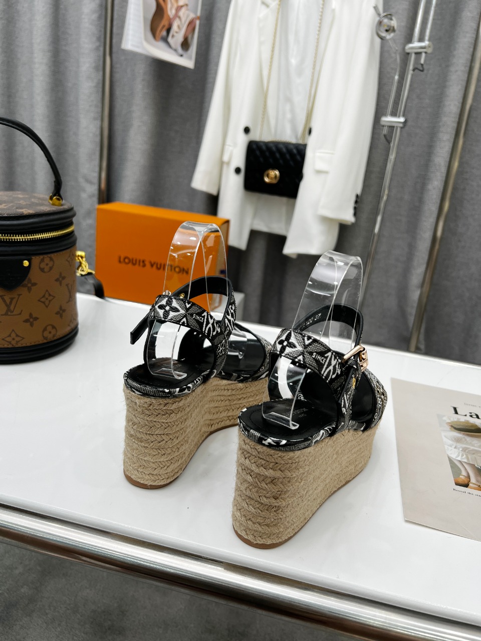 L0vis Vvtt0n Women’s Starboard Wedge Sandal Black And White For Women LV