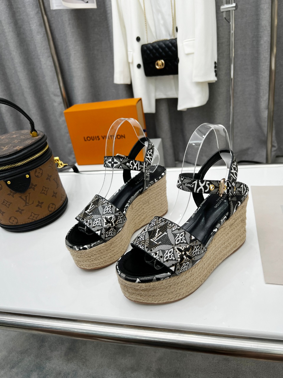 L0vis Vvtt0n Women’s Starboard Wedge Sandal Black And White For Women LV