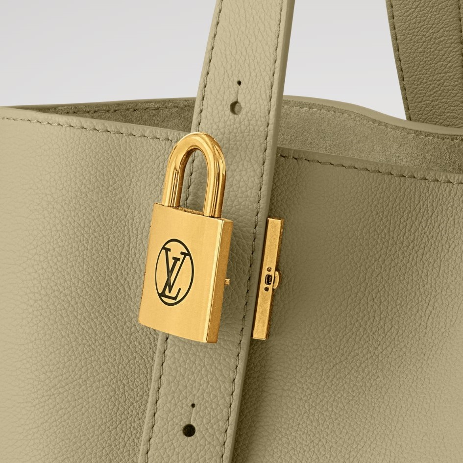 L0vis Vvtt0n Low Key Cabas MM Bag Clay Green For Women 18.5in/47cm M25343