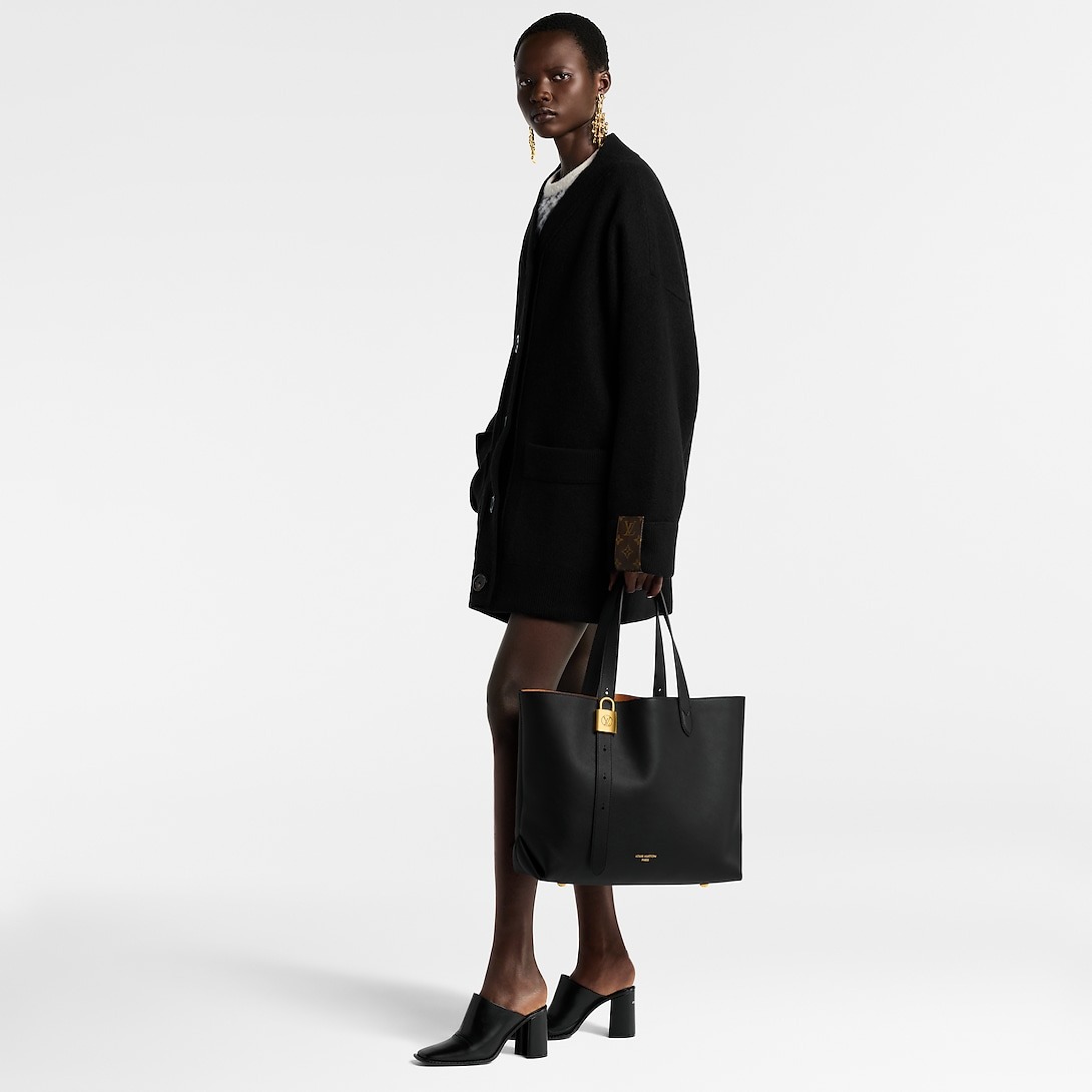 L0vis Vvtt0n Low Key Cabas MM Bag Black For Women 18.5in/47cm M25341