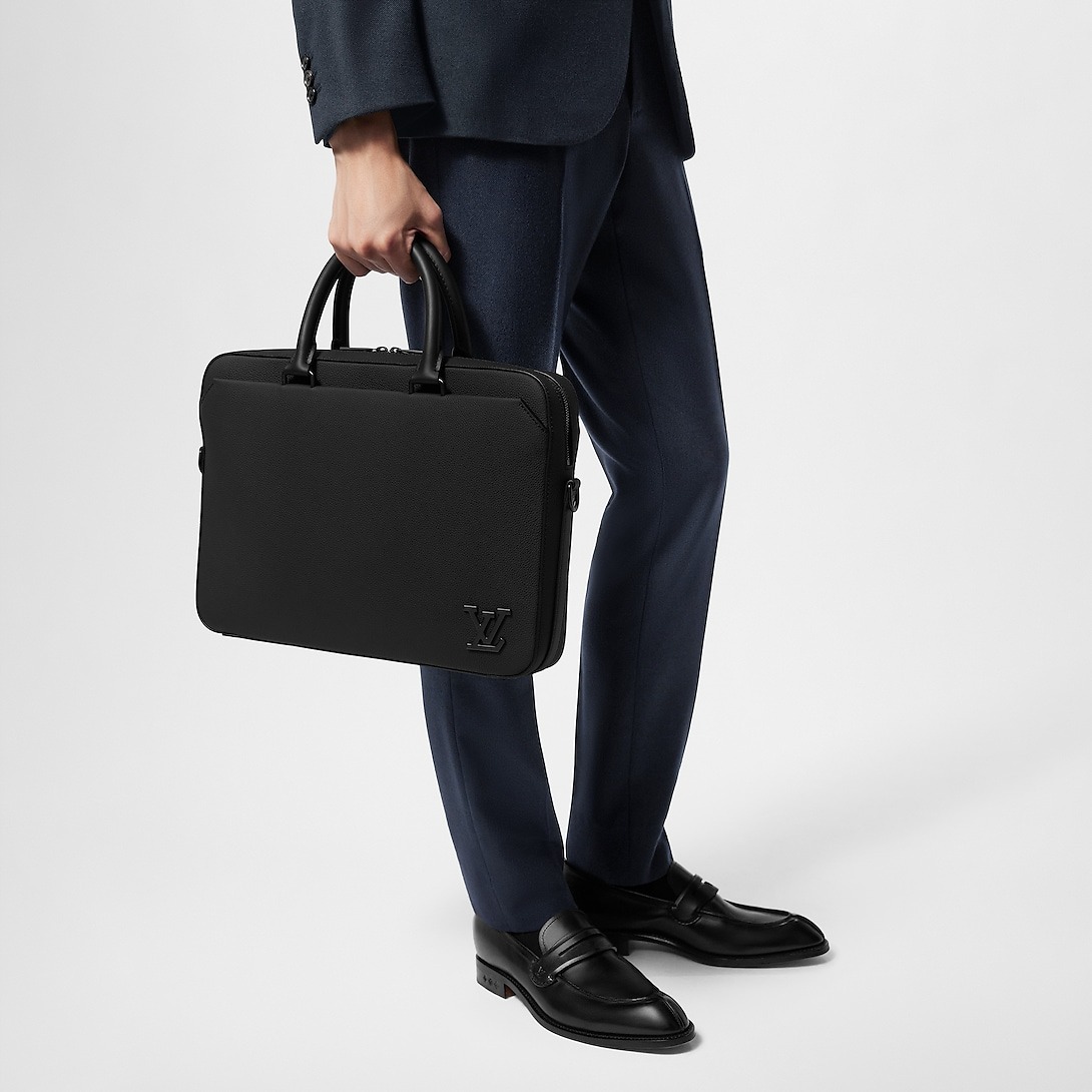 L0vis Vvtt0n Pilot Briefcase Black For Men 15.4in/39cm M23778