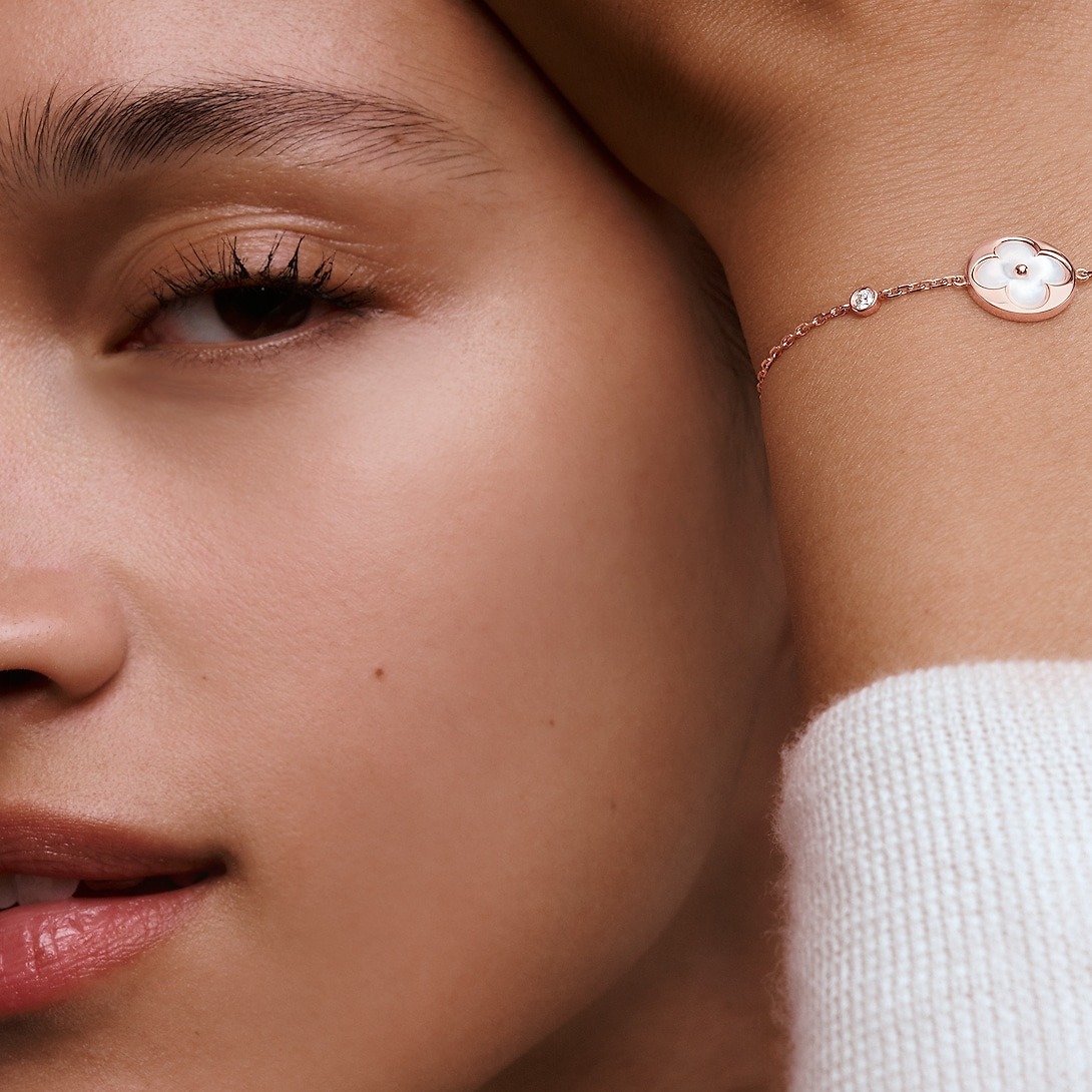 L0vis Vvtt0n Color Blossom BB Sun Bracelet Pink-Toned For Women QA5116