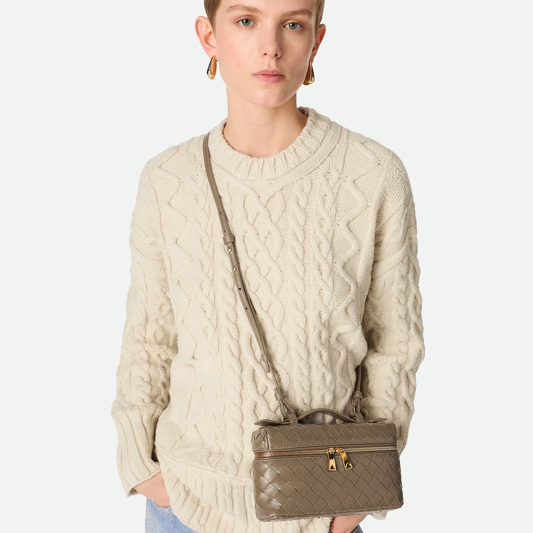 [True-to-ORIGINAL] B0tt*ga Ven*ta Bang Bang Pinecone For Women 23cm/9.1in 789109V3IV12355