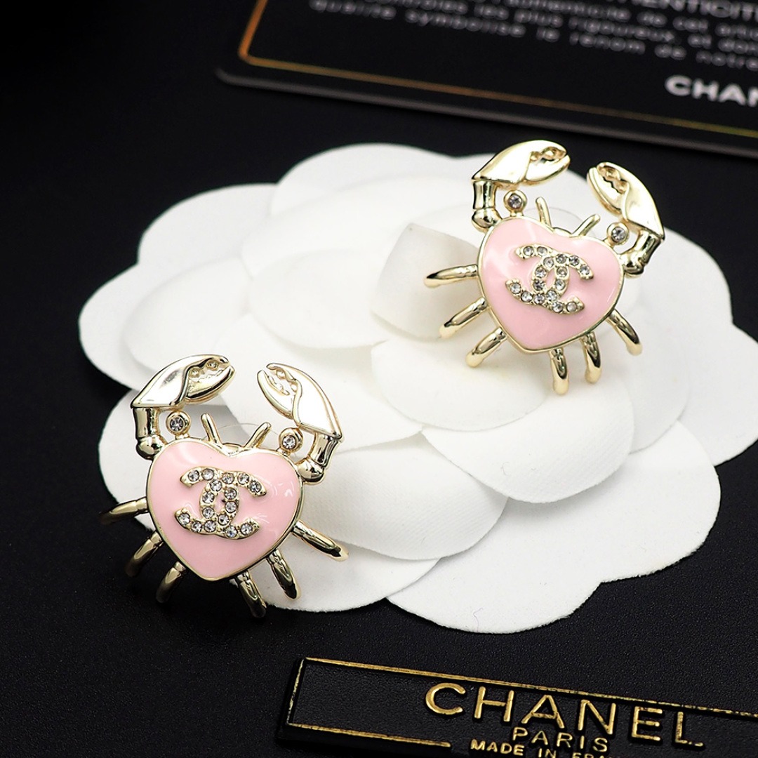 Ch**el Crab Heart Pink Earring Gold – Toned For Women