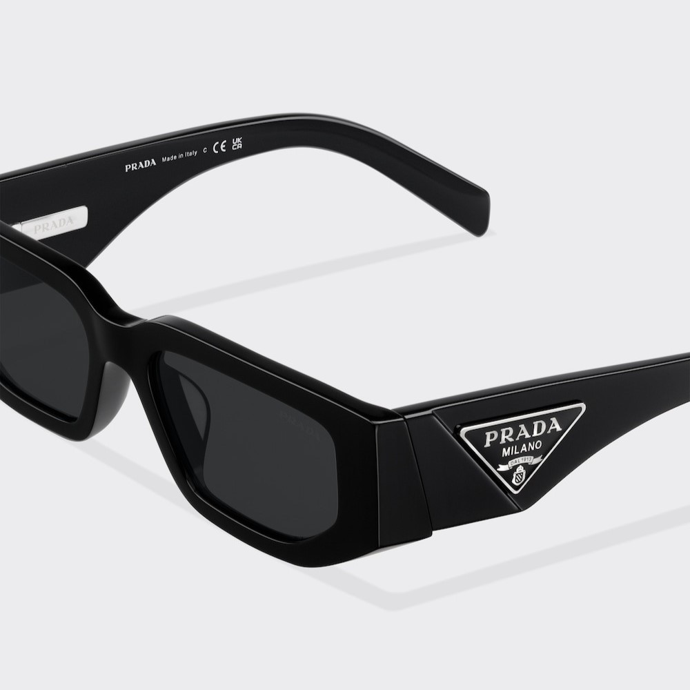 Pra*a Sunglasses With Triangle Logo Black SPR09Z_E1AB_F05S0_C_A055
