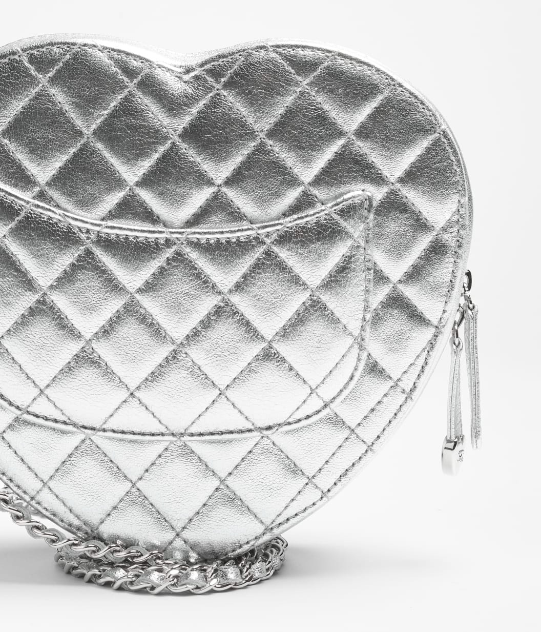 [True-to-ORIGINAL] Ch**el Heart Bag Silvery For Women 8.1in/18cm‎ AS5764-B21928-NF635