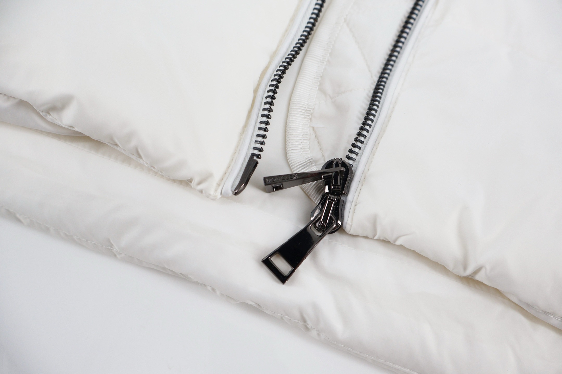 Moncler Boed Hooded Shearling-Trimmed Short Down Jacket White For Women