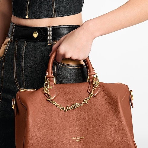 L0vis Vvtt0n LV Script Chain Bag Charm Gold Hardware For Women M03473