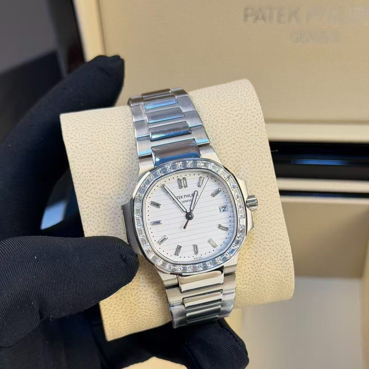 Pat*k Phi1i*pe Nautilus Watch Silver Toned White Dial 35mm For Men