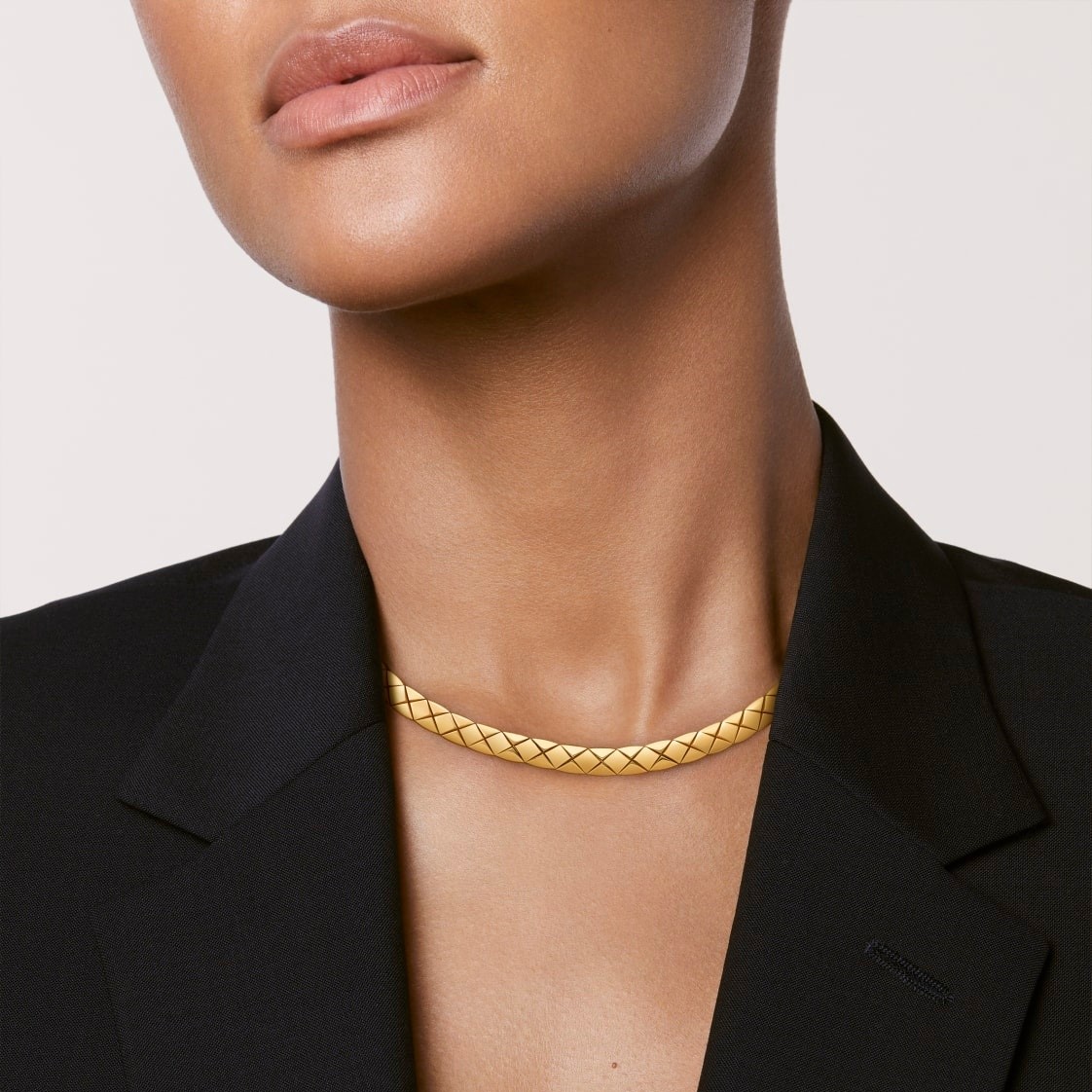 Ch**el Coco Crush S*pple Short Necklace Gold Hardware For Women J13720