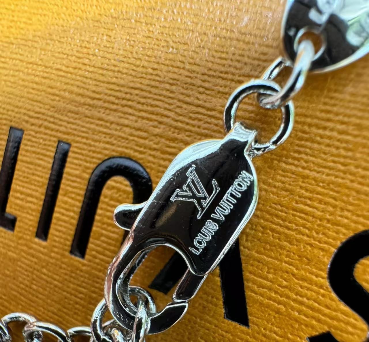 L0vis Vvtt0n Bracelet