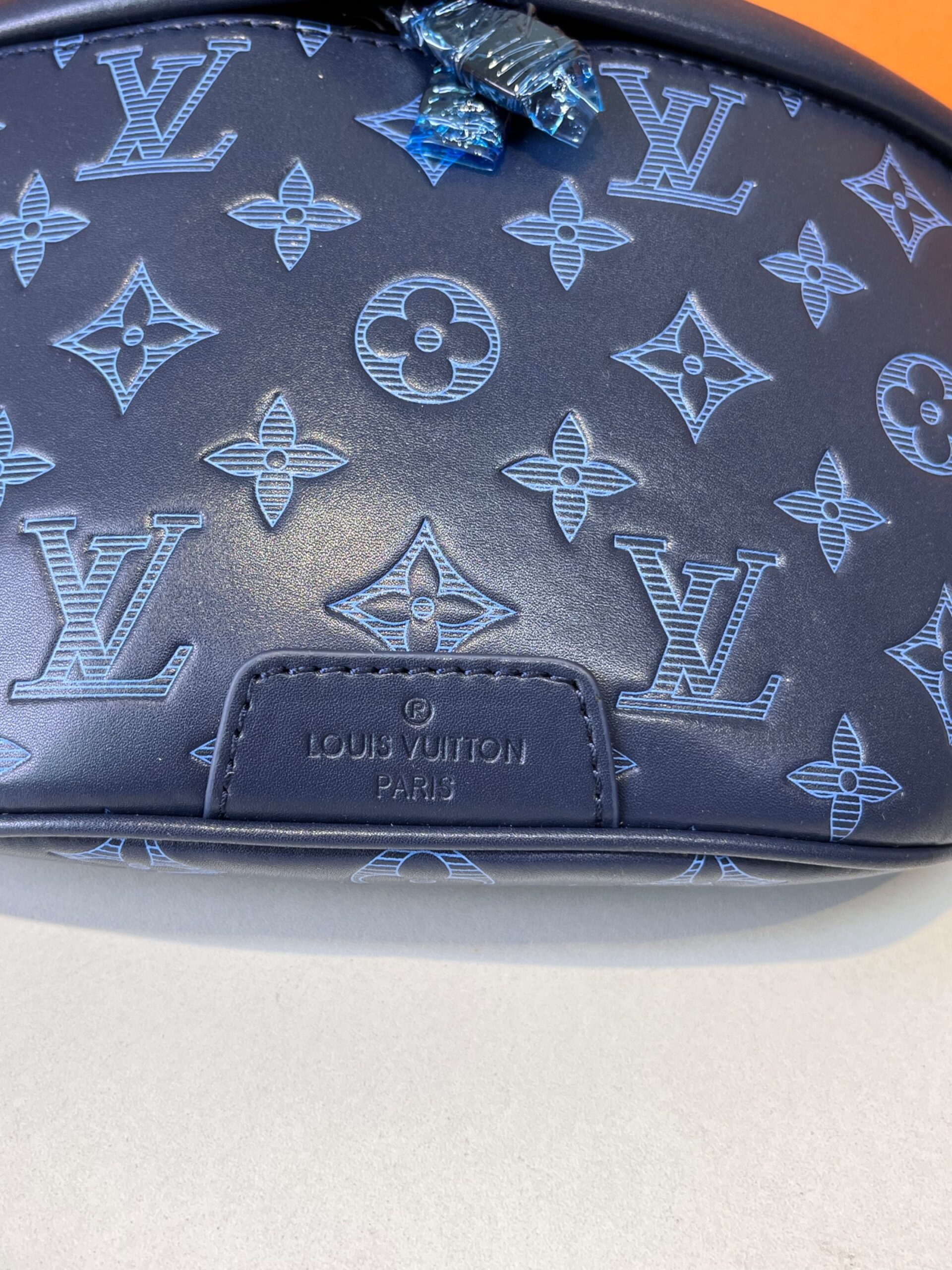 L0vis Vvtt0n Discovery Bumbag PM Monogram Shadow Navy Blue For Men, Men’s Belt Bags 17.3in/44cm LV M45729