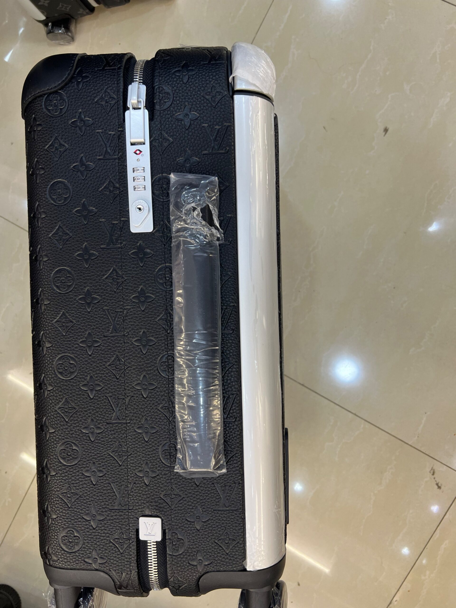 L0vis Vvtt0n Horizon 55 Monogram Taurillon Black 21.7in/55cm LV M20438