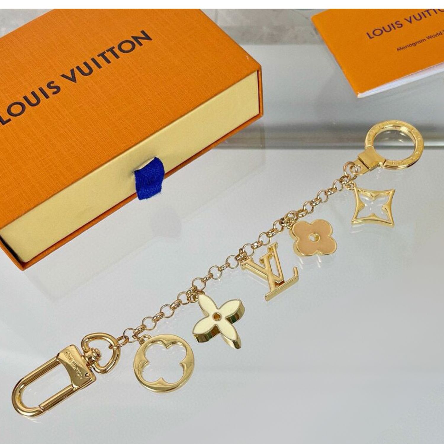 L0vis Vvtt0n Fleur de Monogram Bag Charm Chain For Women M01413