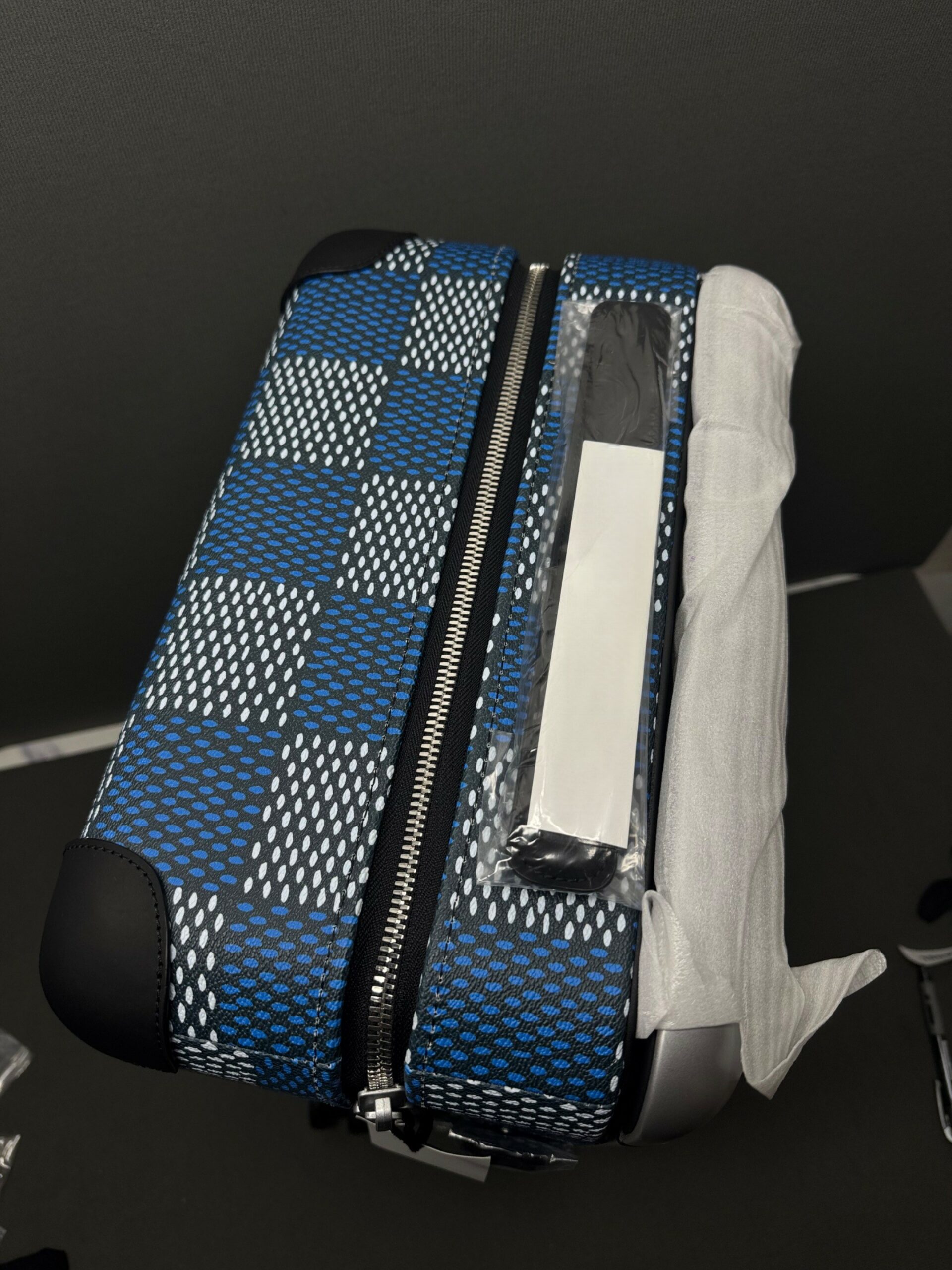 L0vis Vvtt0n Horizon 55 Suitcase Blue 21.7in/55cm N40684