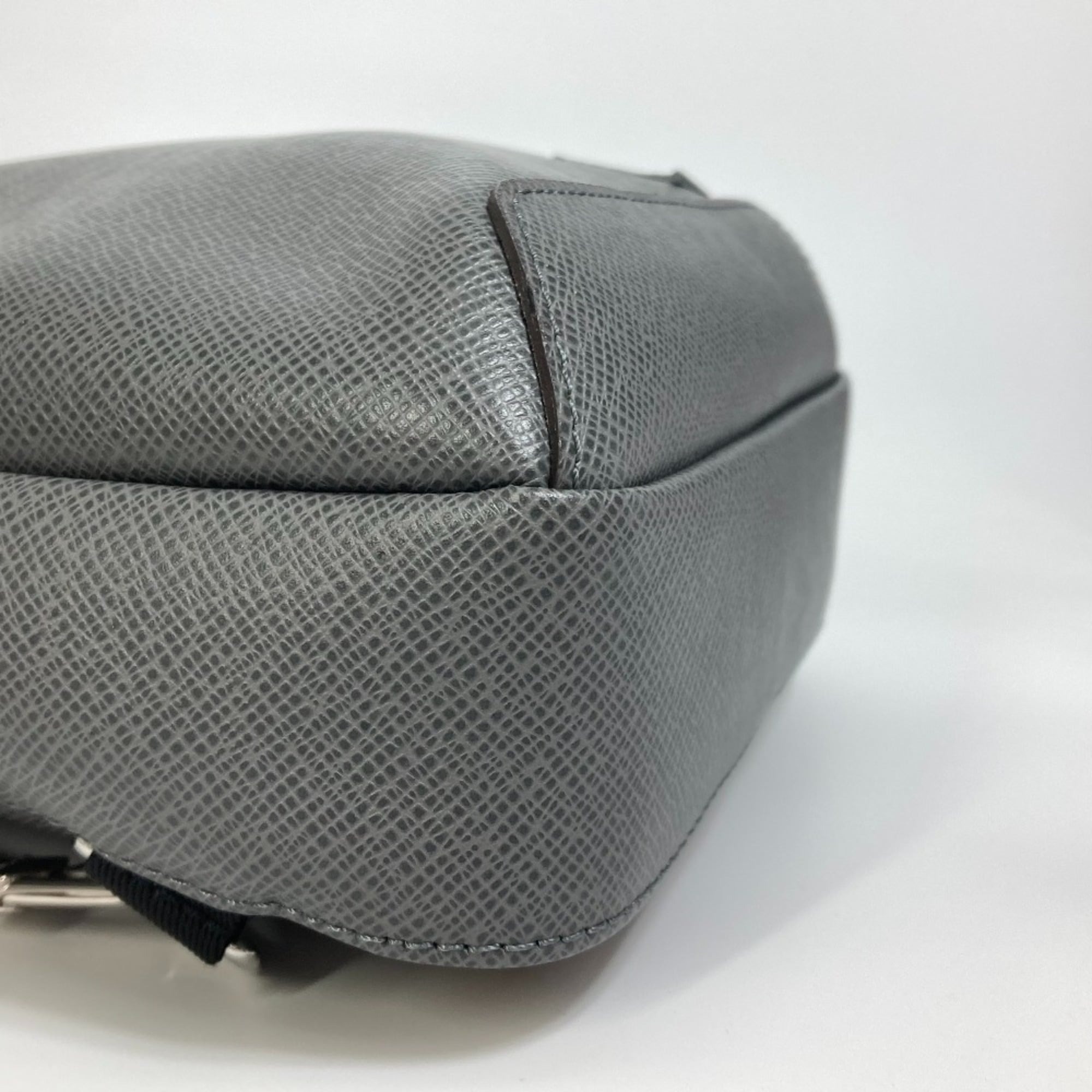 L0vis Vvtt0n Avenue Sling Bag Taiga Grey For Men, Men’s Bags, Crossbody Bags 12.2in/31cm LV M30801