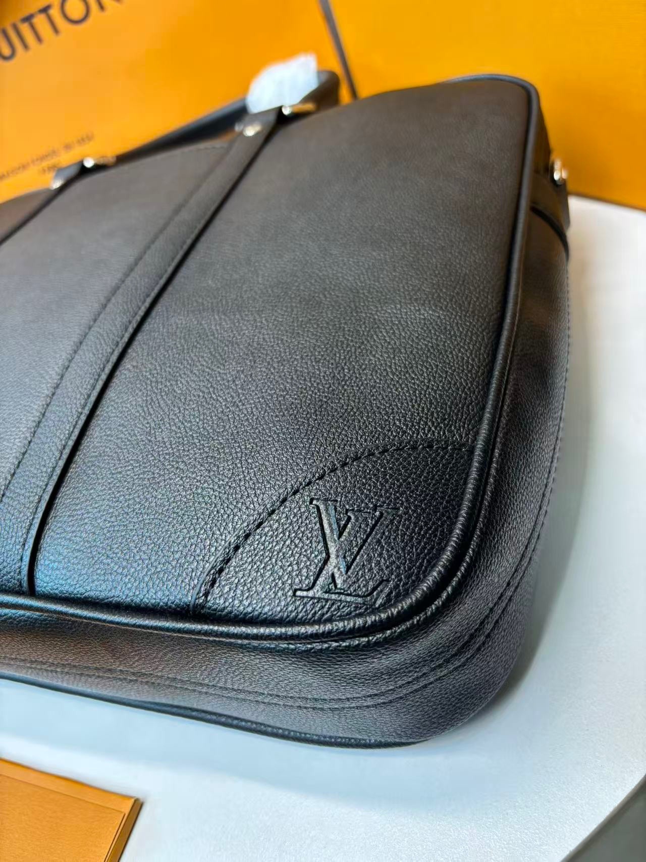 L0vis Vvtt0n Porte-Documents Voyage PM Black For Men 36.5cm / 14.4in M30925