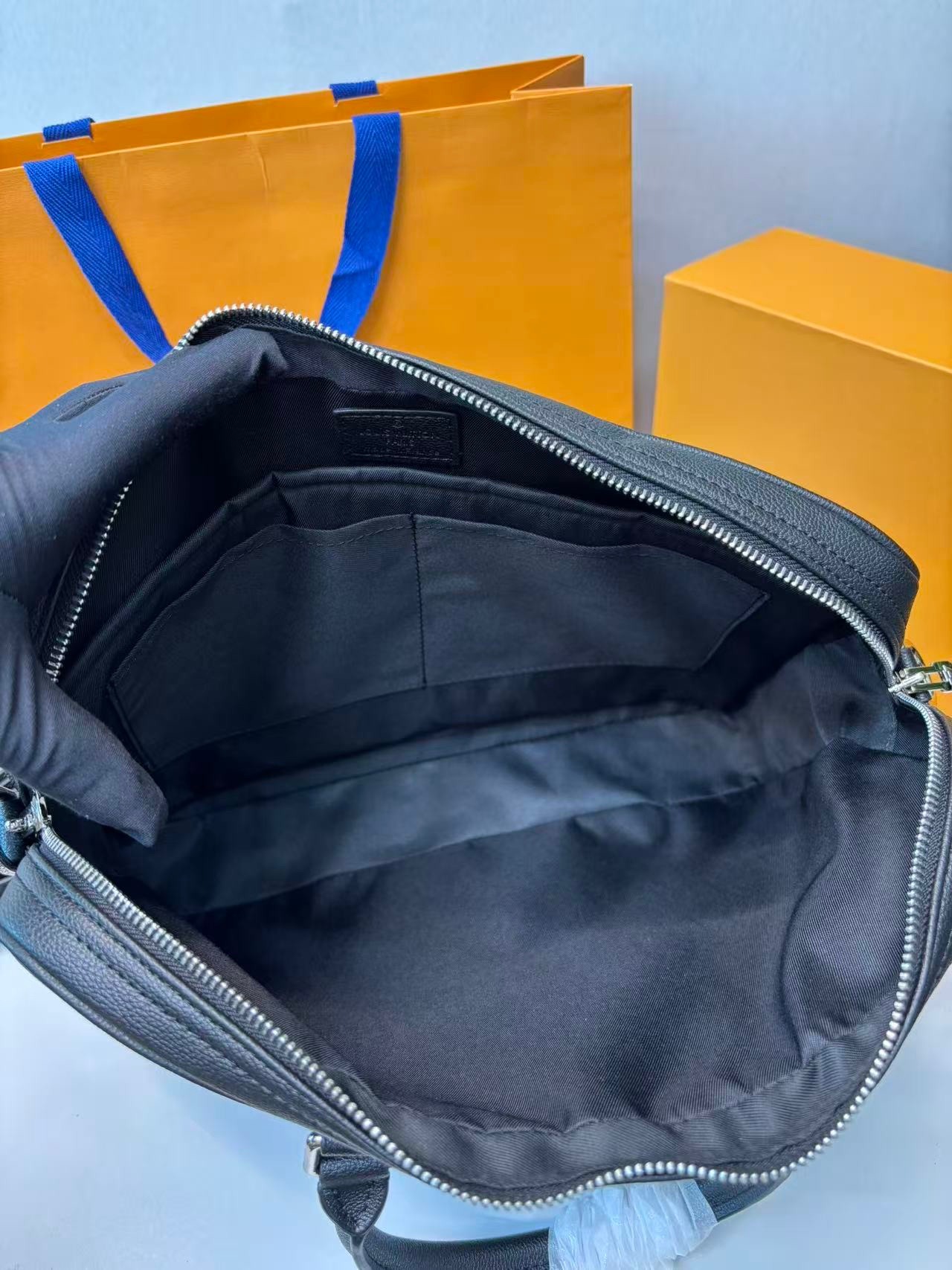 L0vis Vvtt0n Porte-Documents Voyage PM Black For Men 36.5cm / 14.4in M30925