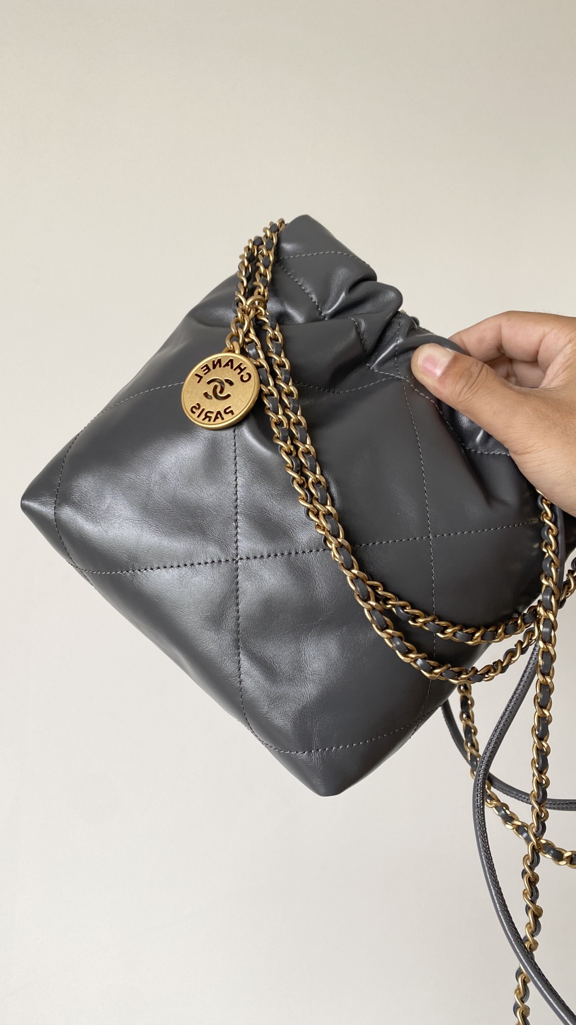 [True-to-ORIGINAL] Ch**el 22 Mini Bag Gold Tone Grey For Women 7,1in/18cm