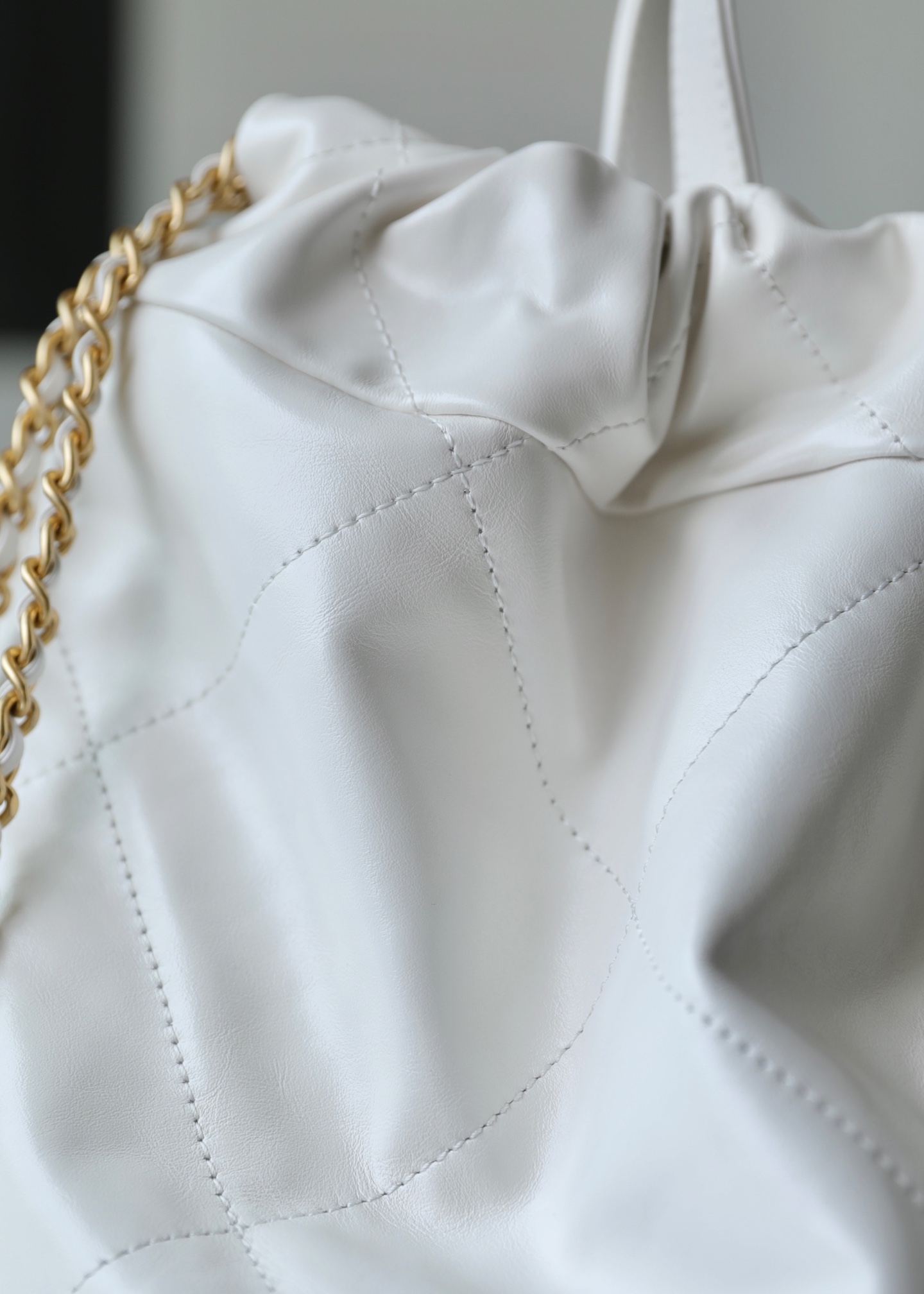 [True-to-ORIGINAL] Ch**el Large Ch**el 22 Backpack White For Women, Women’s Bags 19.9in/51cm AS3313 B08037 10601