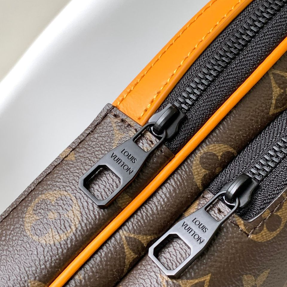 L0vis Vvtt0n Avenue NM Slingbag Brown For Men 31cm/ 12.2 in M46718