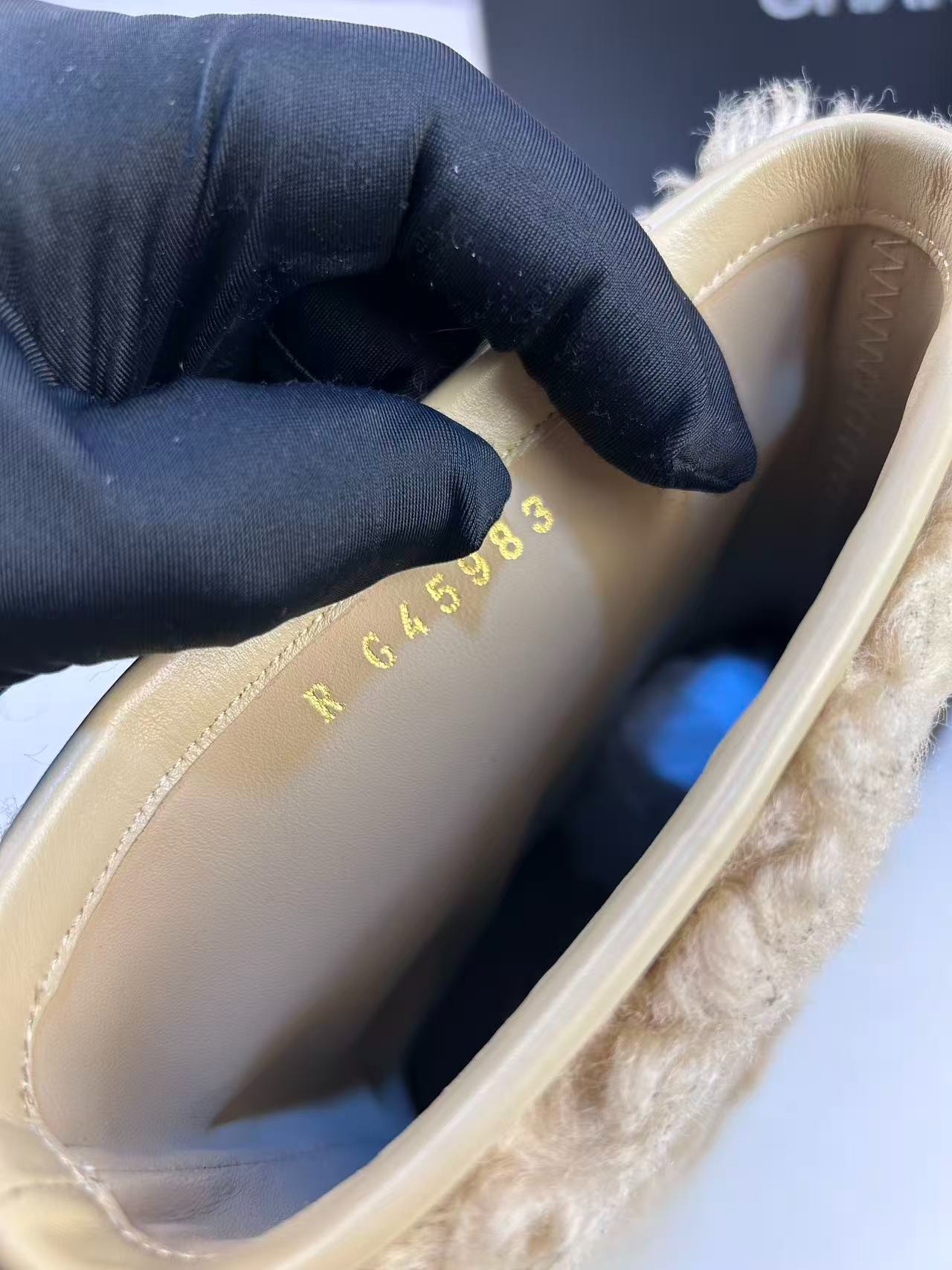 Ch**el Shearling Ankle Short Boots Beige And Black 44mm For Women – G46636-B21528-U2879 – Size 41EU – 10 US – 25.5Cm – 10in