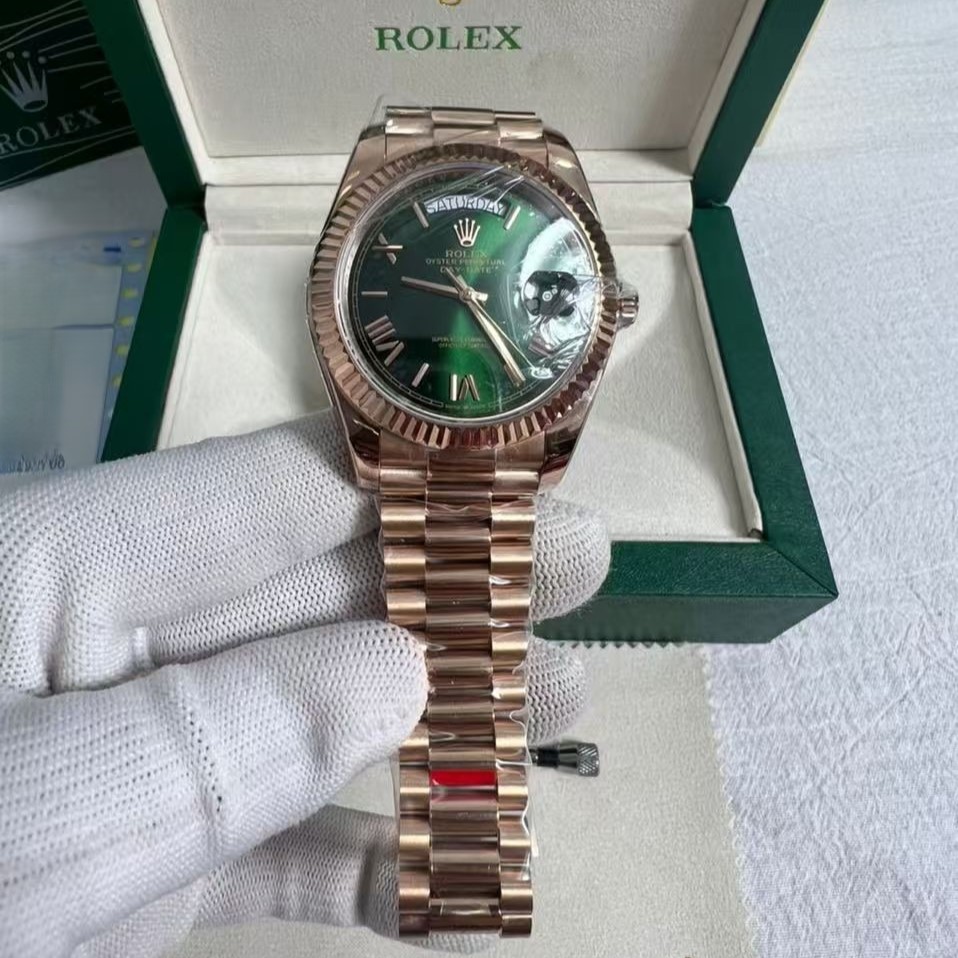 R01ex Set: Day-Date 40 Watch Rose Gold Toned And Silver Toned