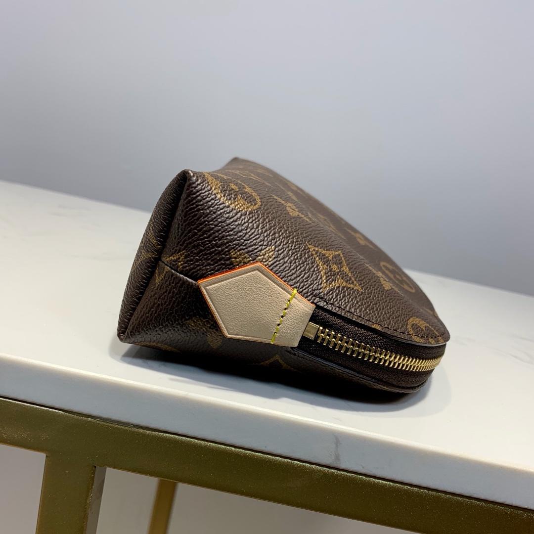 L0vis Vvtt0n Cosmetic Pouch PM Monogram Canvas For Women, Women’s Bags 7.5in/19cm LV M47515